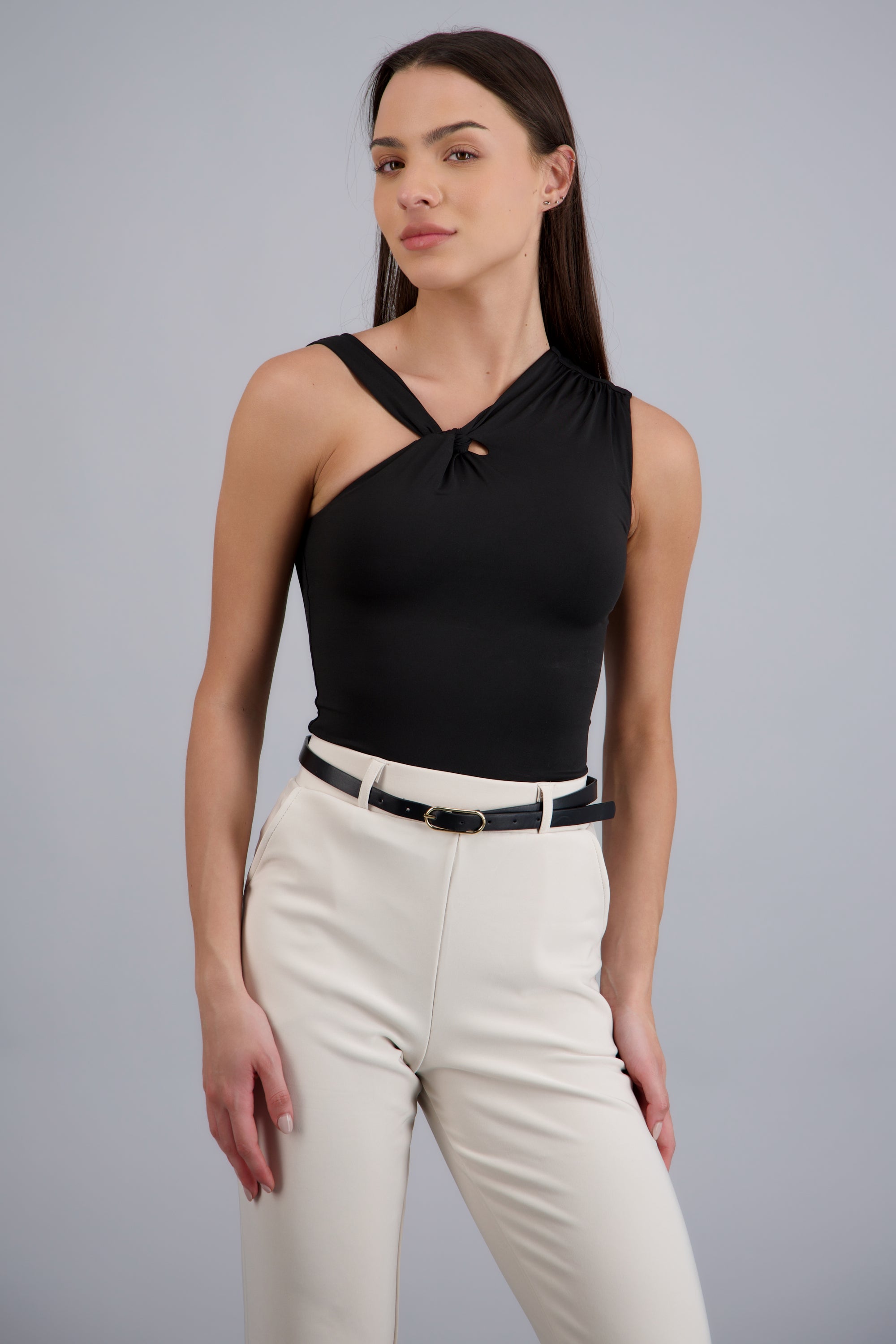 Top con detalle de nudo en escote NEGRO