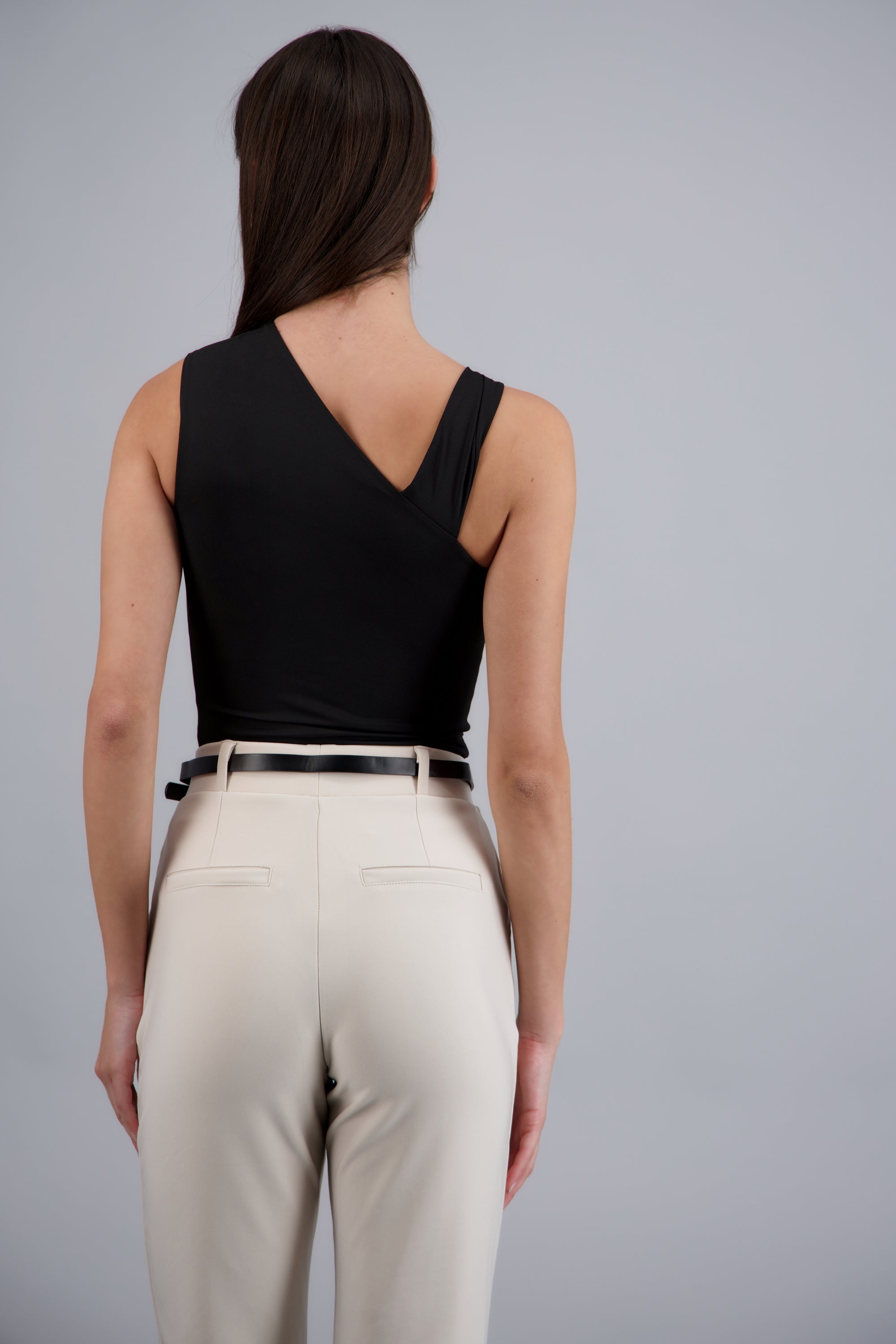 Top con detalle de nudo en escote NEGRO