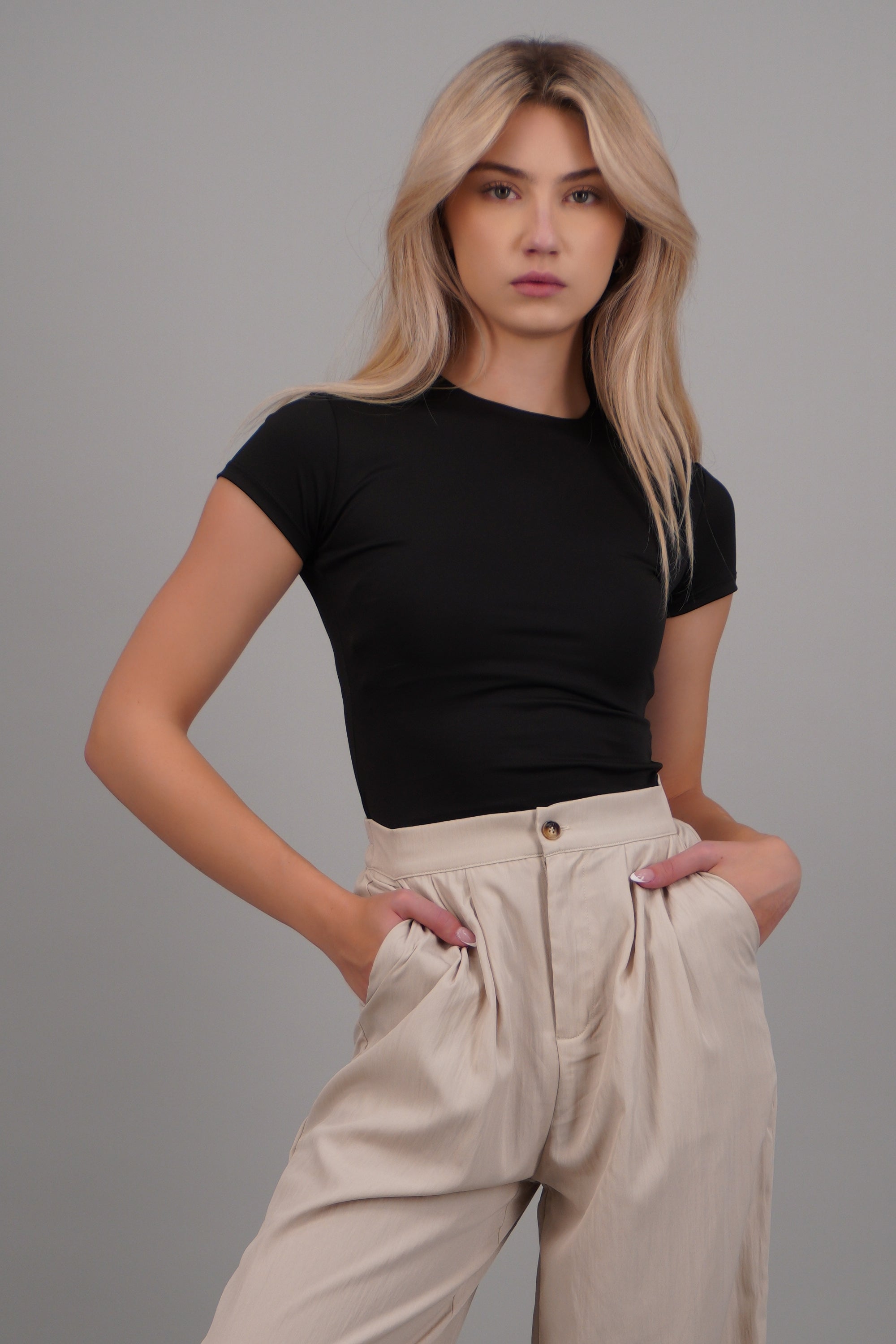 Top escote scoop manga carta NEGRO