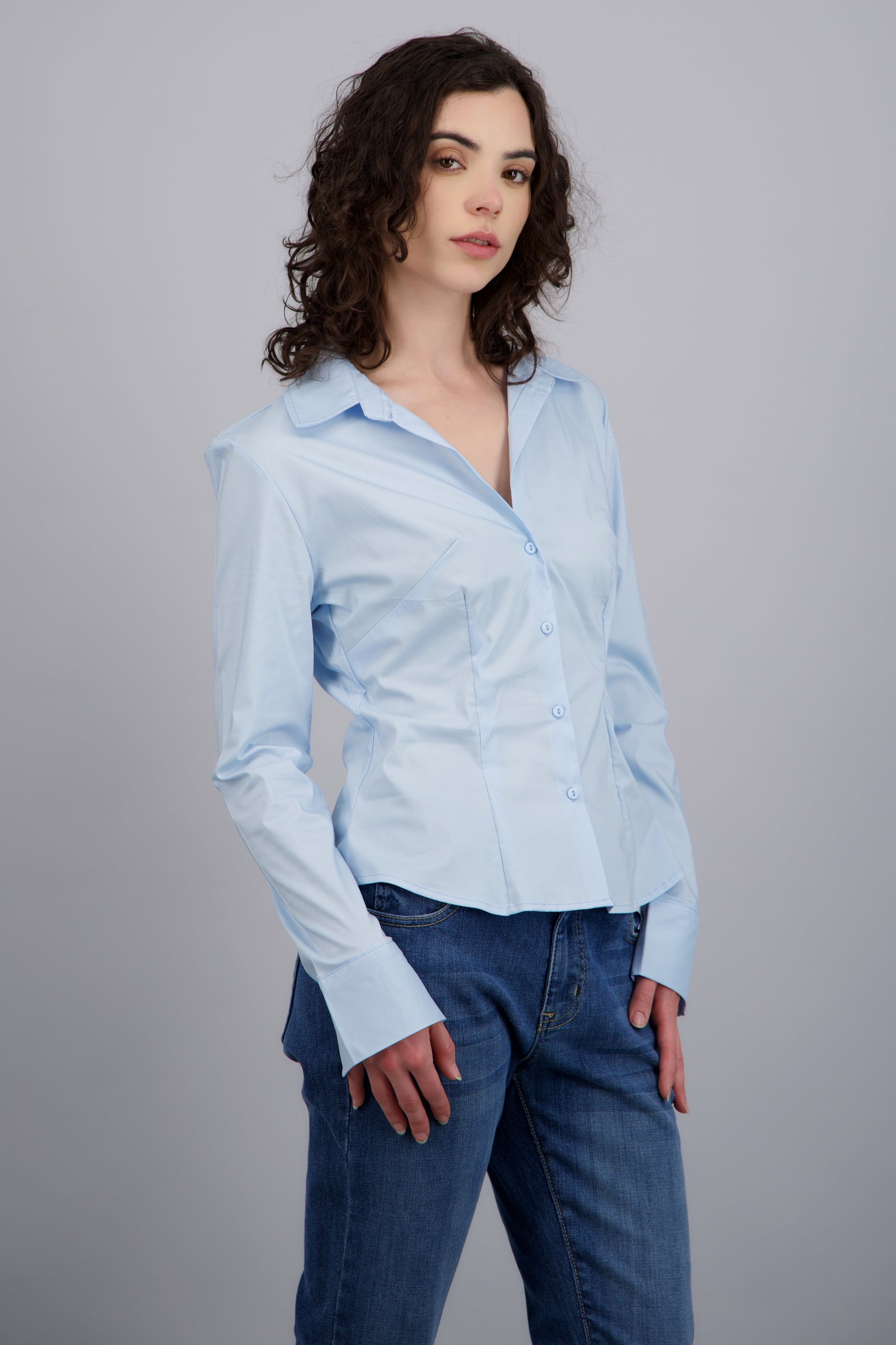 Camisa manga larga detalle cortes AZUL PASTEL
