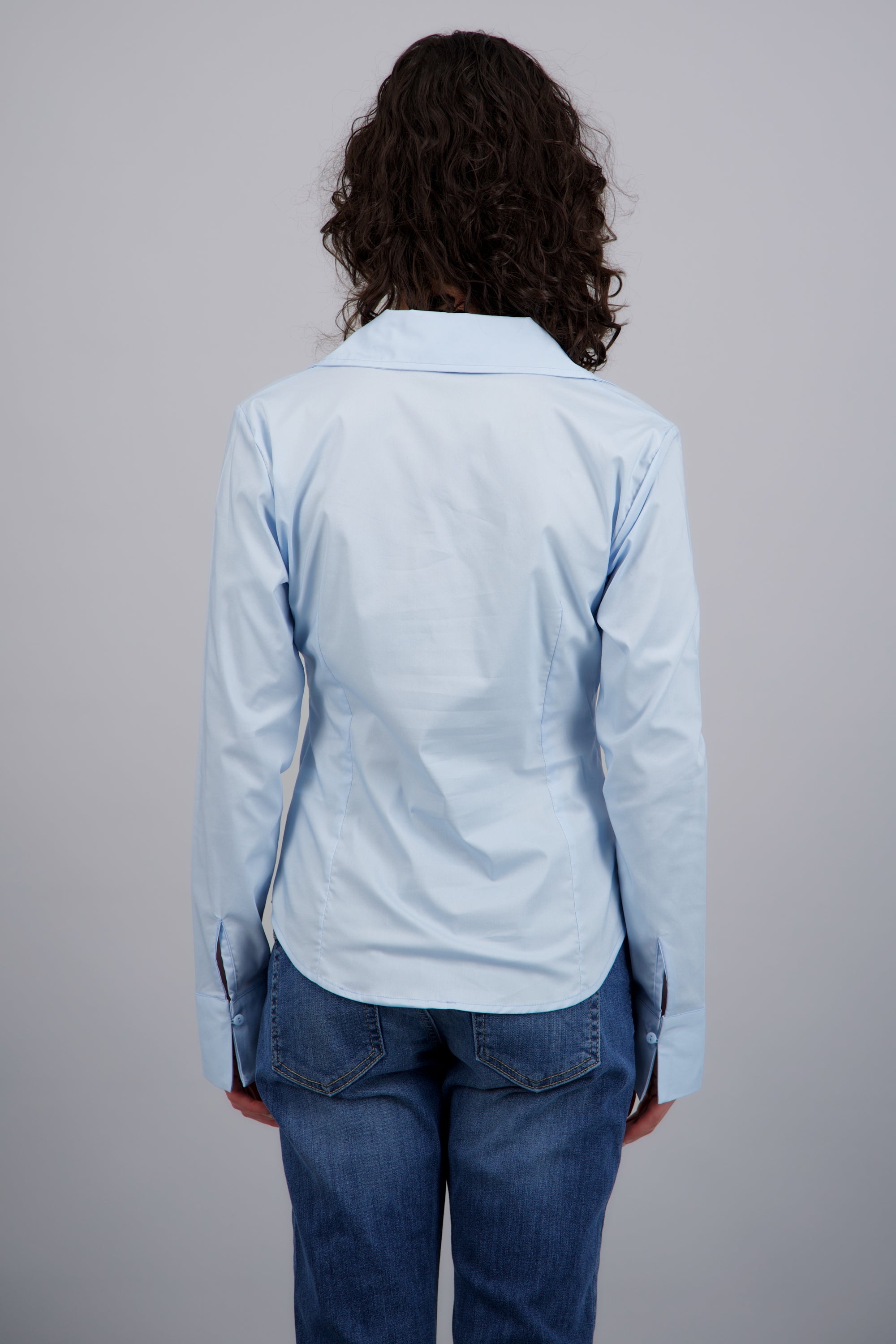 Camisa manga larga detalle cortes AZUL PASTEL