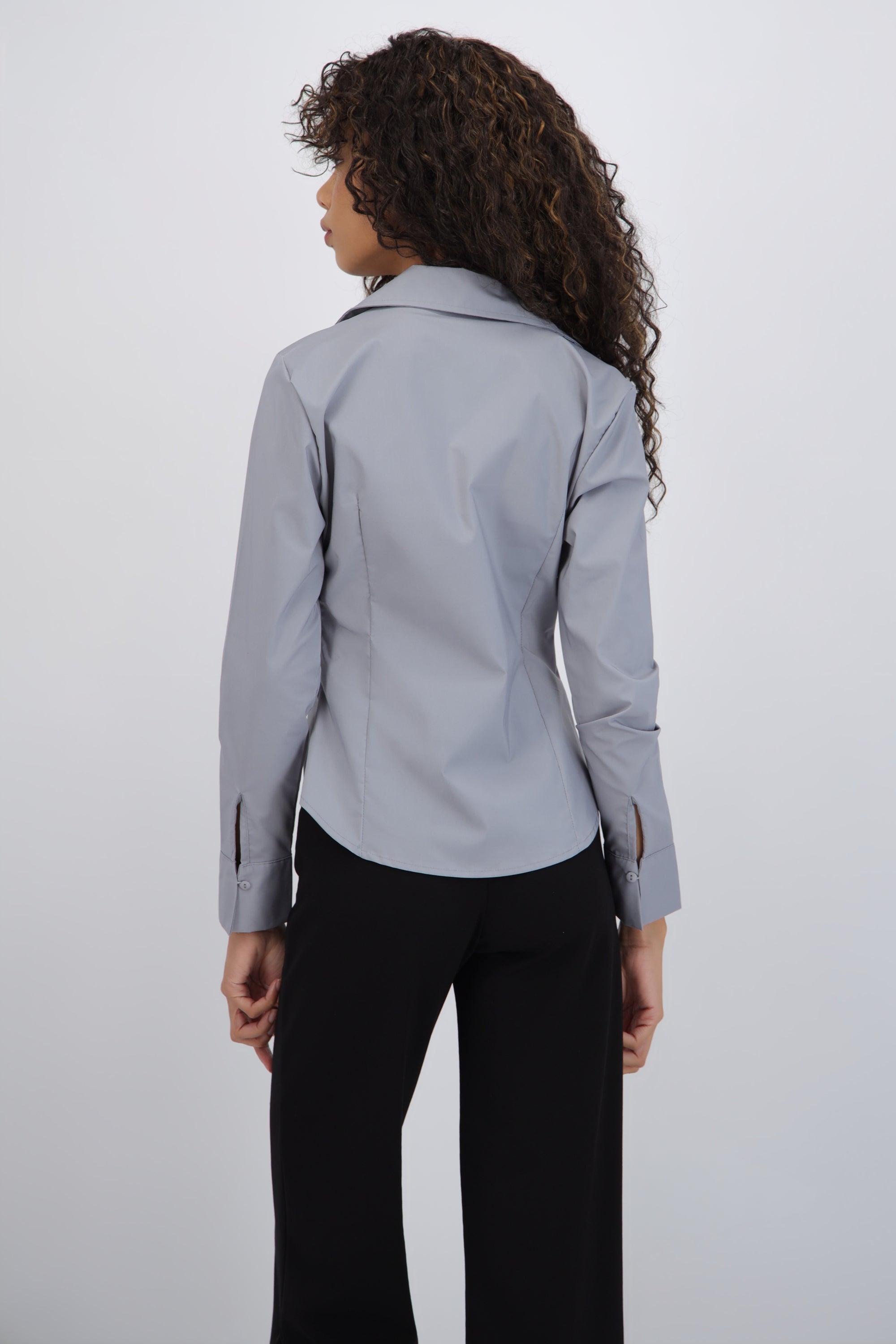 Camisa manga larga detalle cortes