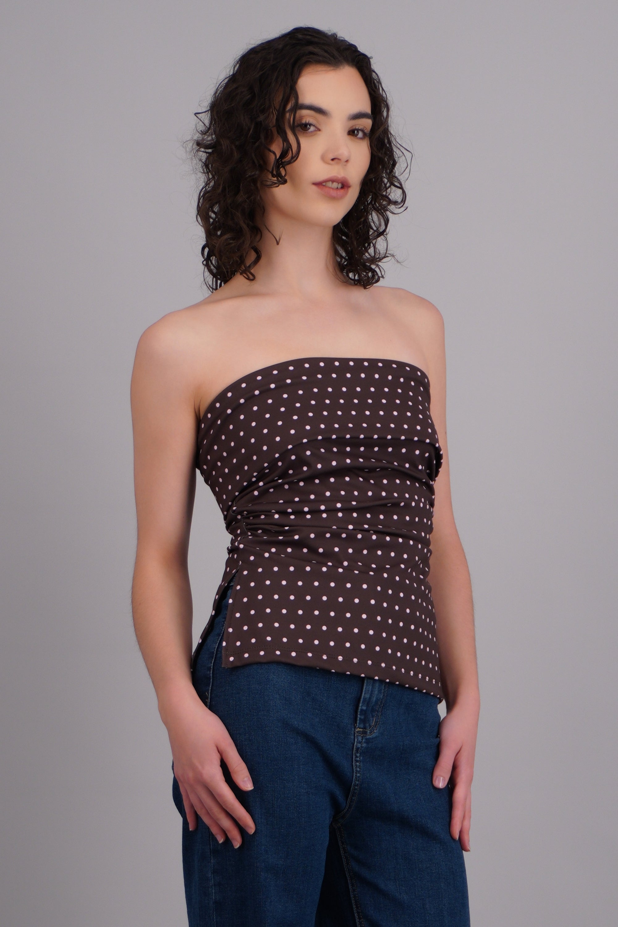 top tubo con dobles escote polka dots CHOCOLATE