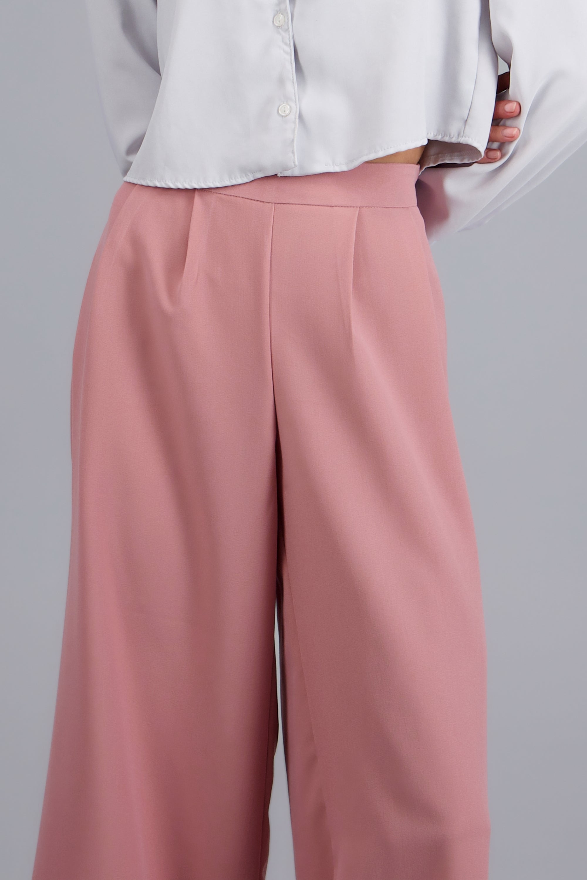 pantalon recto detalle pinzas PALO DE ROSA