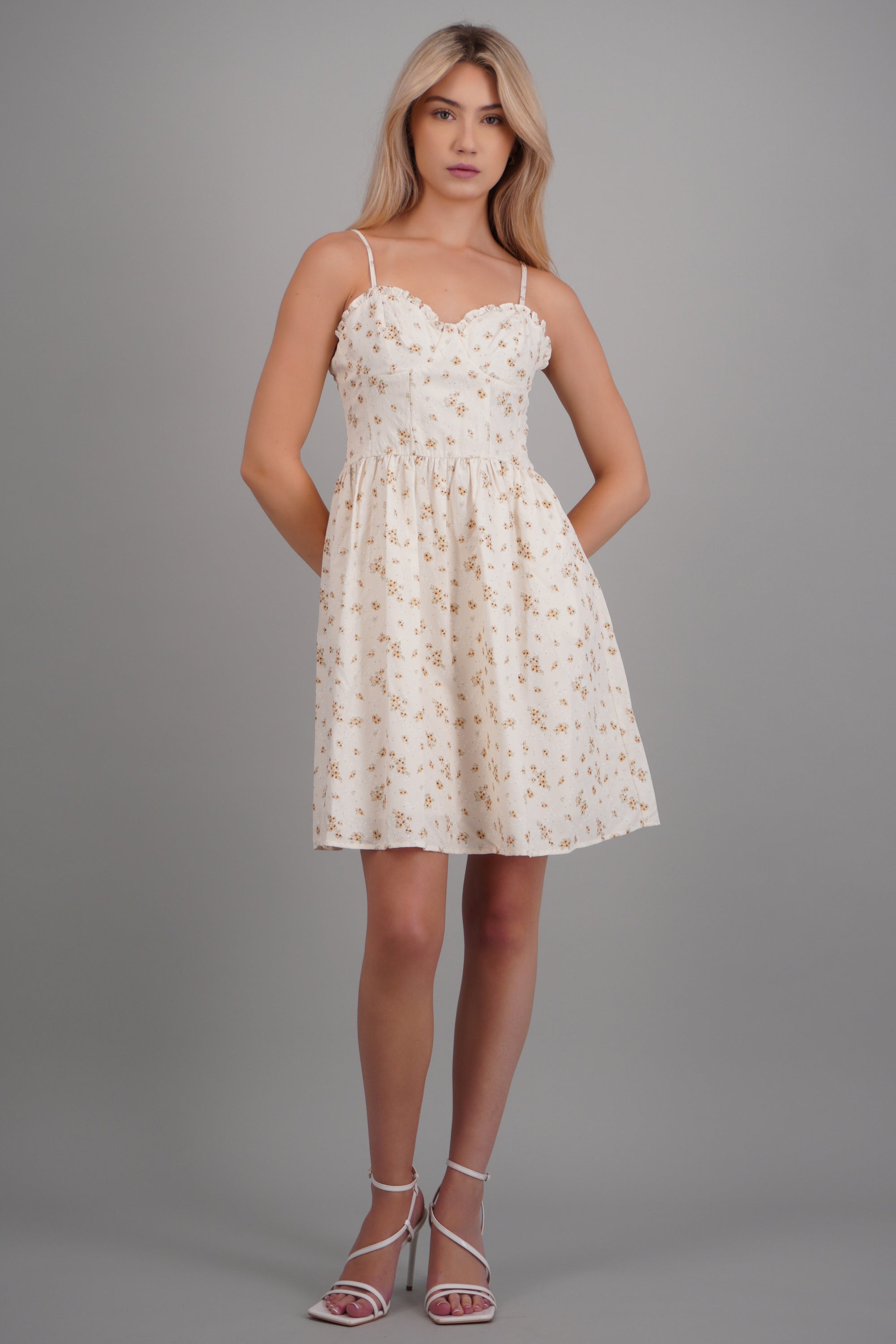 Vestido tirantes floreado CREMA