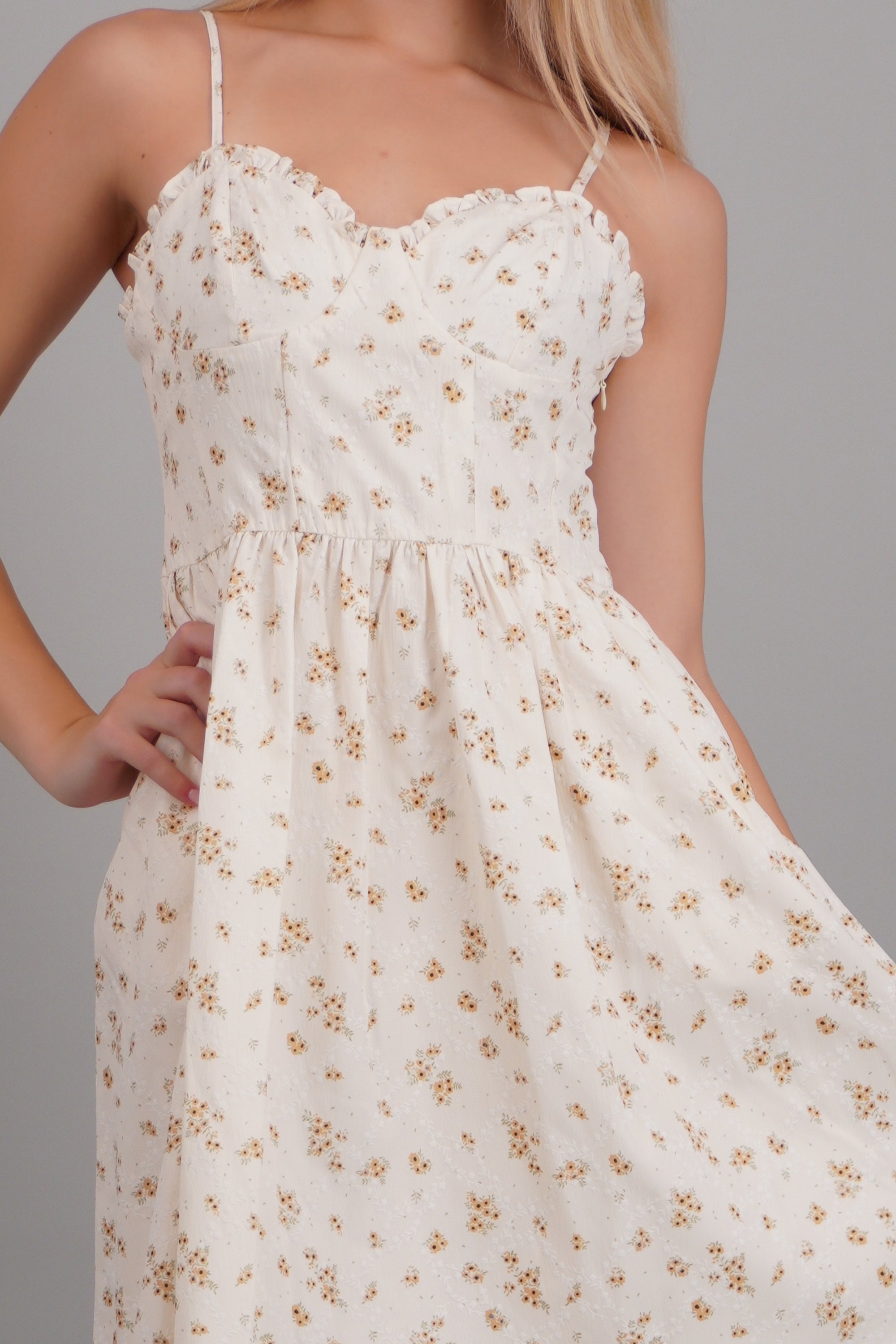 Vestido tirantes floreado CREMA