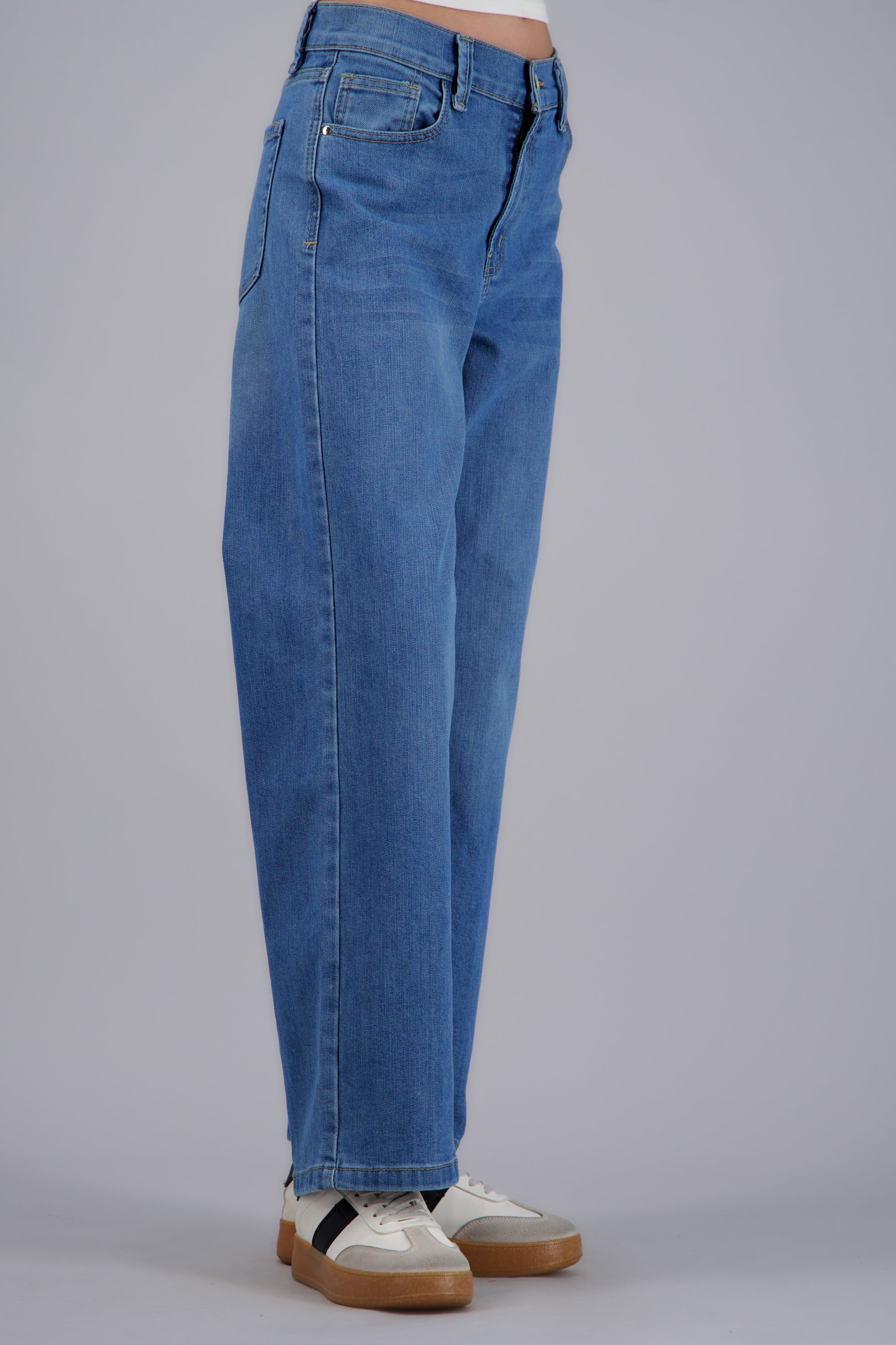 MEDIUM WASH