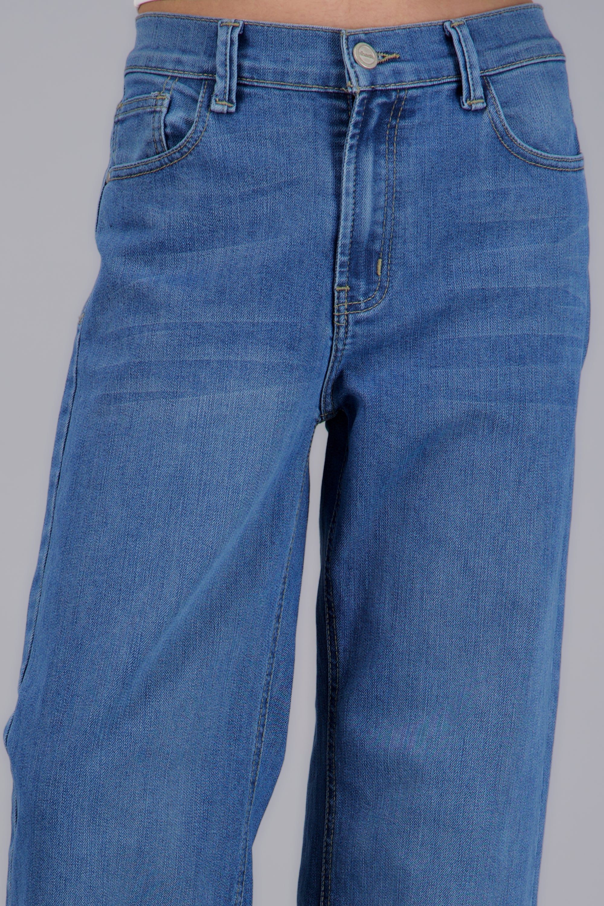 MEDIUM WASH