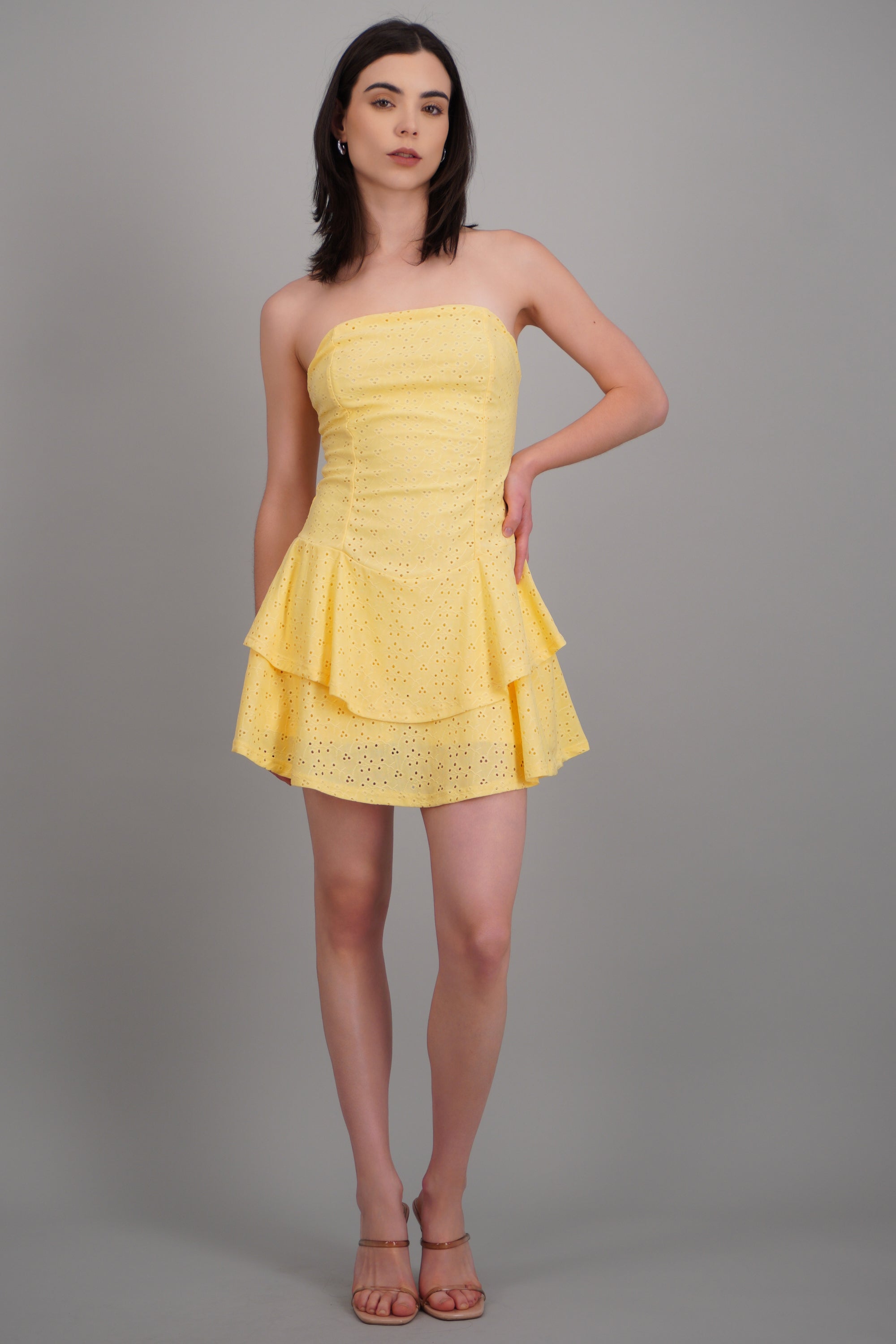 Vestido mini eyelet strapless AMARILLO PASTEL