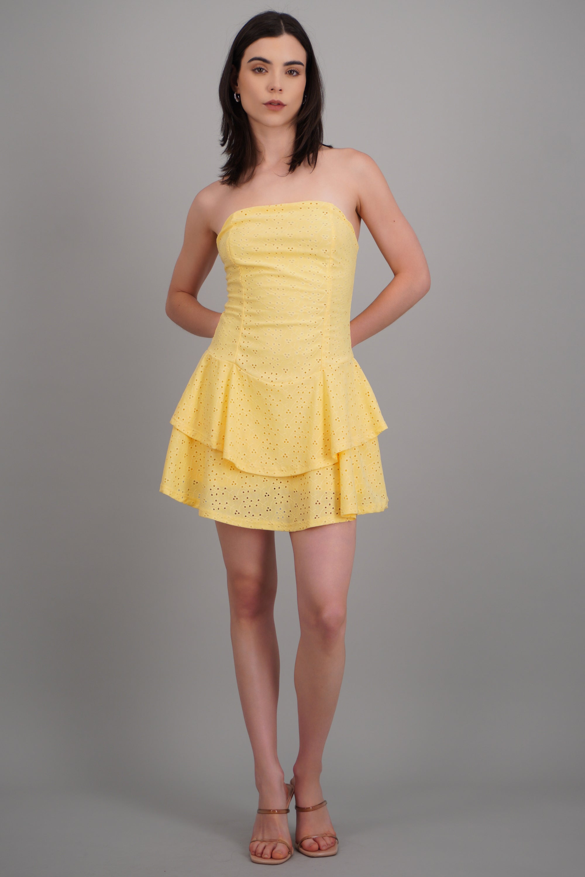 Vestido mini eyelet strapless AMARILLO PASTEL