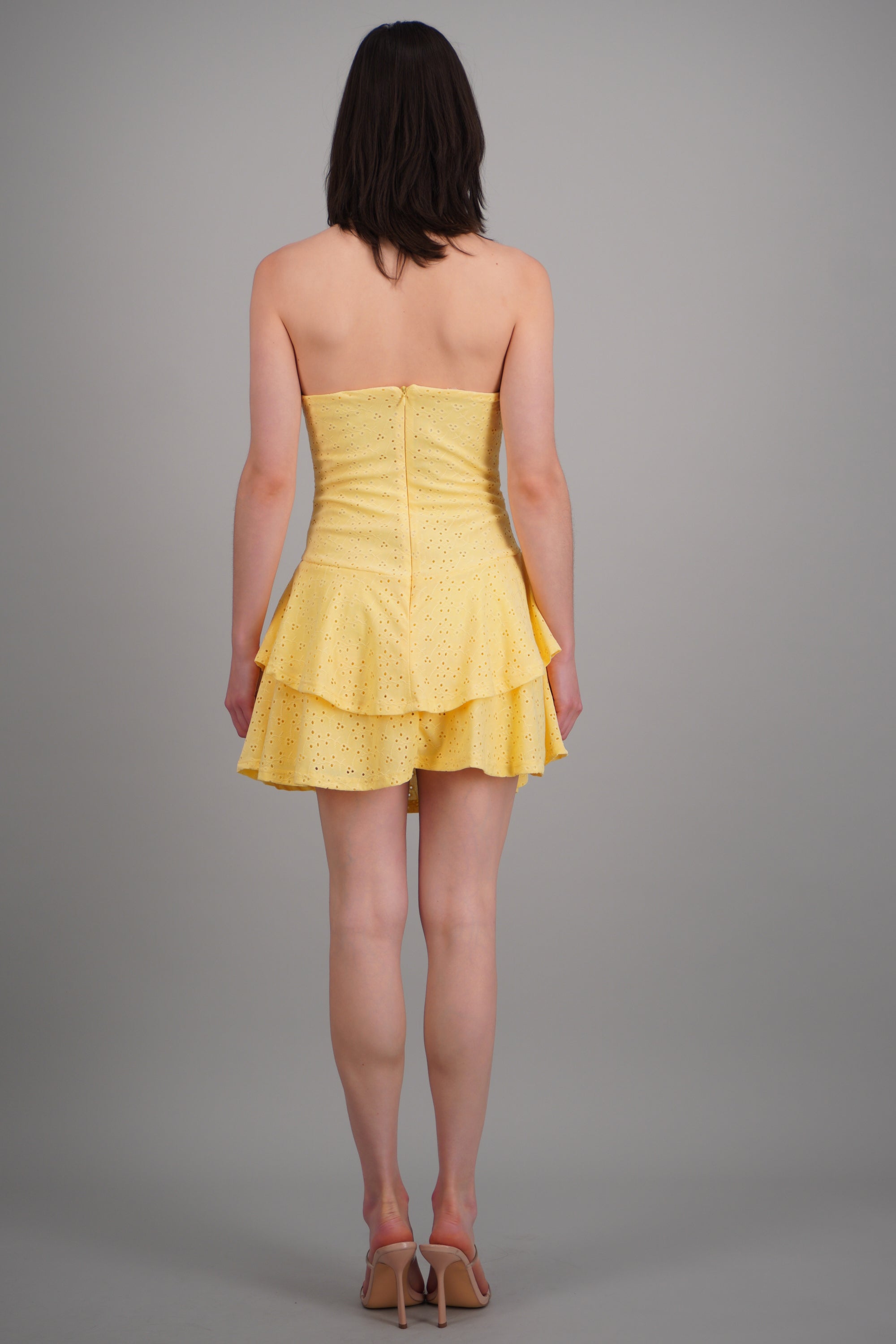 Vestido mini eyelet strapless AMARILLO PASTEL