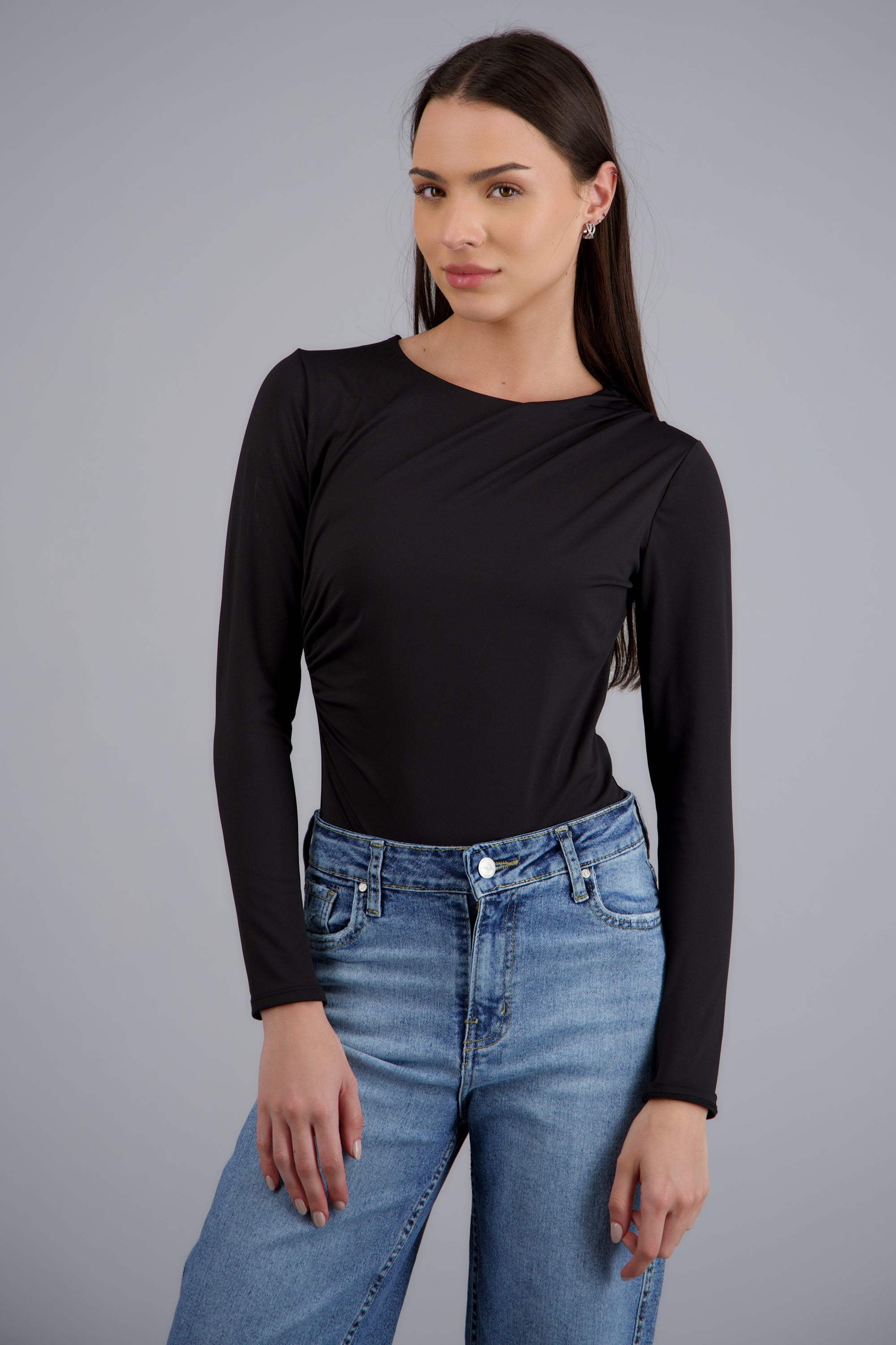 Body manga larga cuello redondo detalle frunce NEGRO