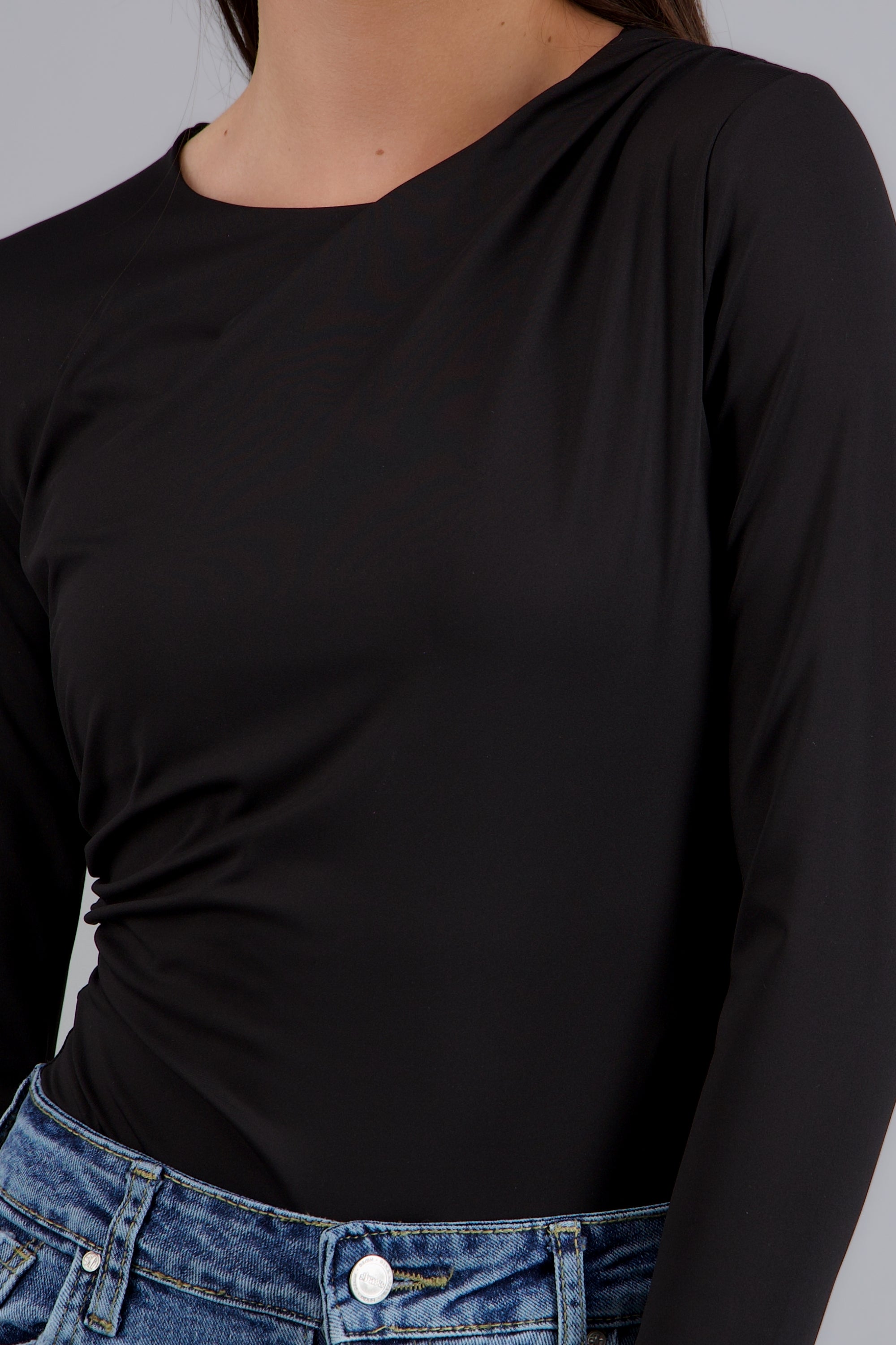 Body manga larga cuello redondo detalle frunce NEGRO