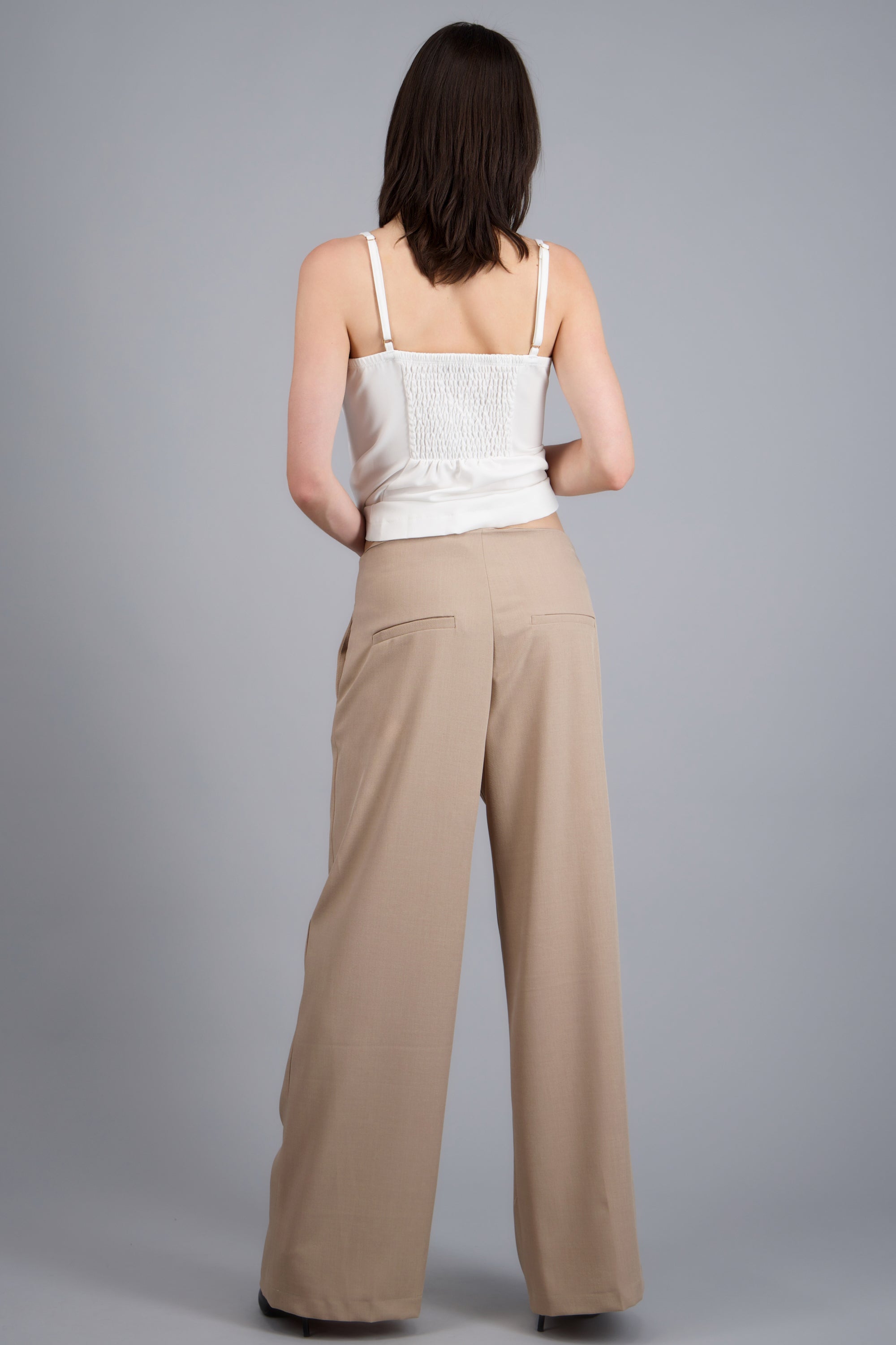 Pantalon liso detalle costura BEIGE