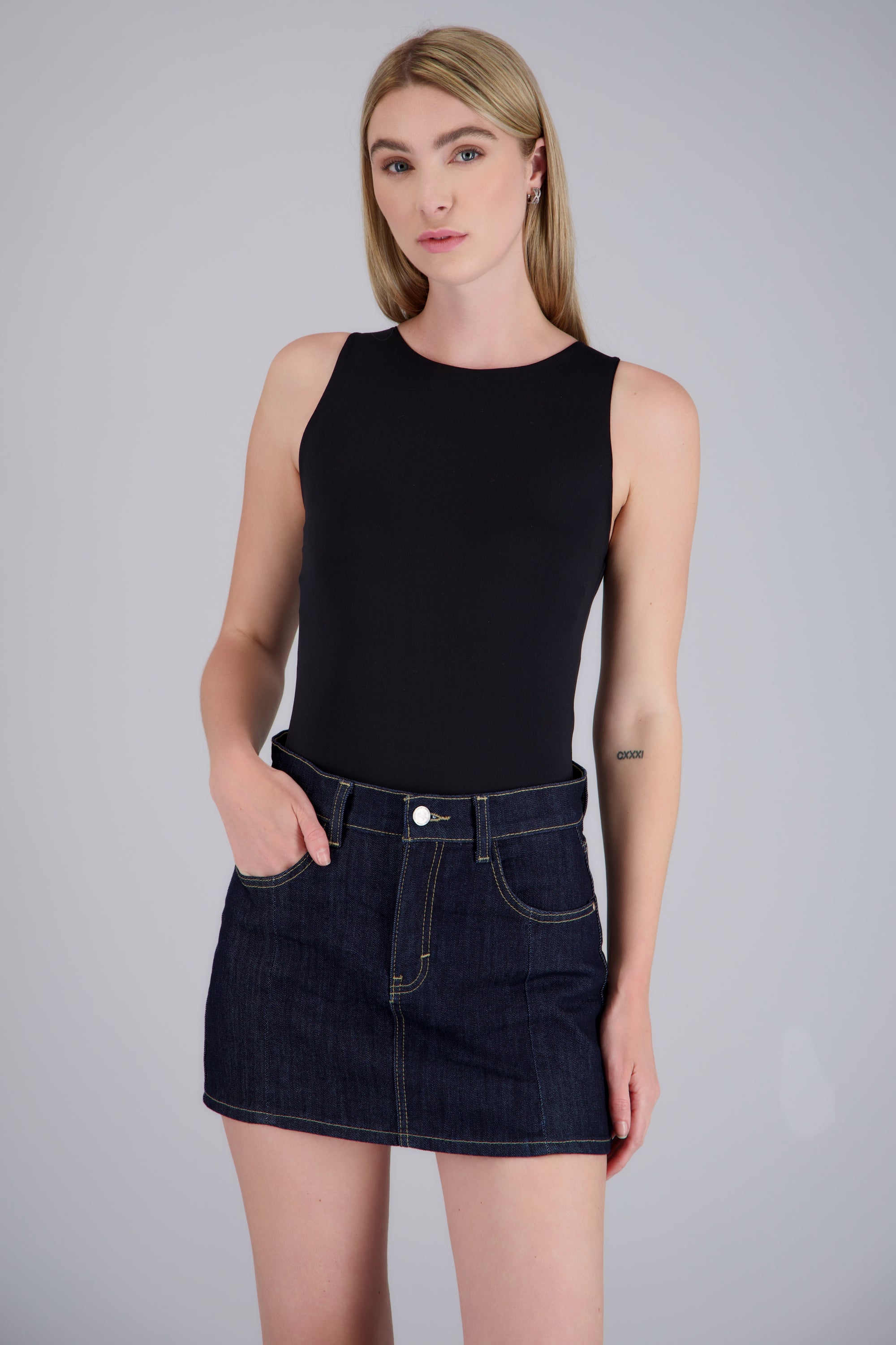 Body cuello redondo sin mangas NEGRO