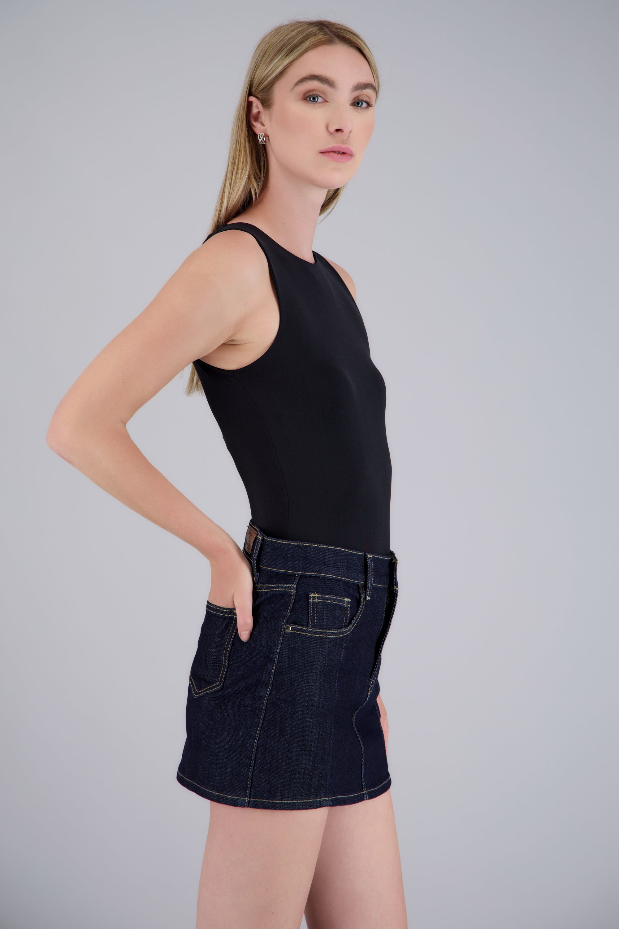 Body cuello redondo sin mangas NEGRO