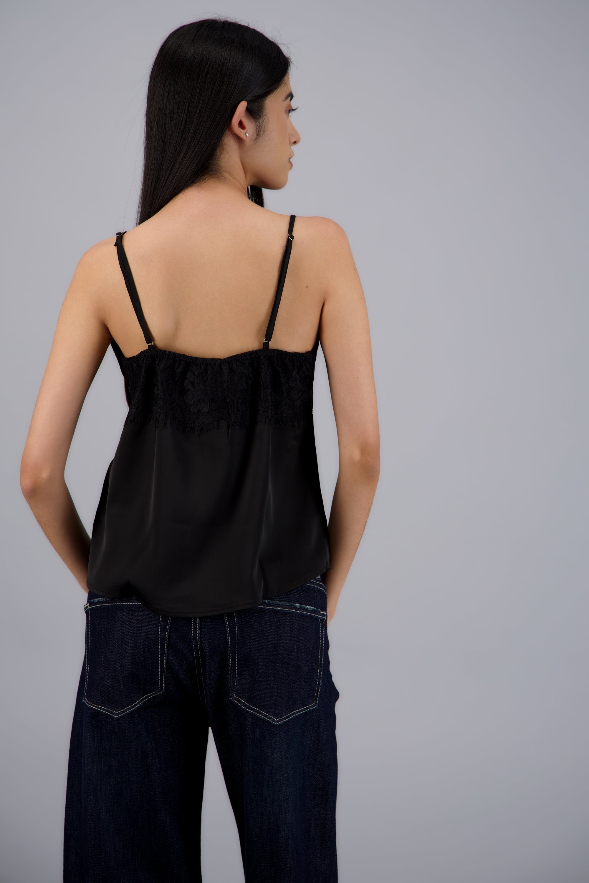 Blusa satin liso detalle encaje NEGRO