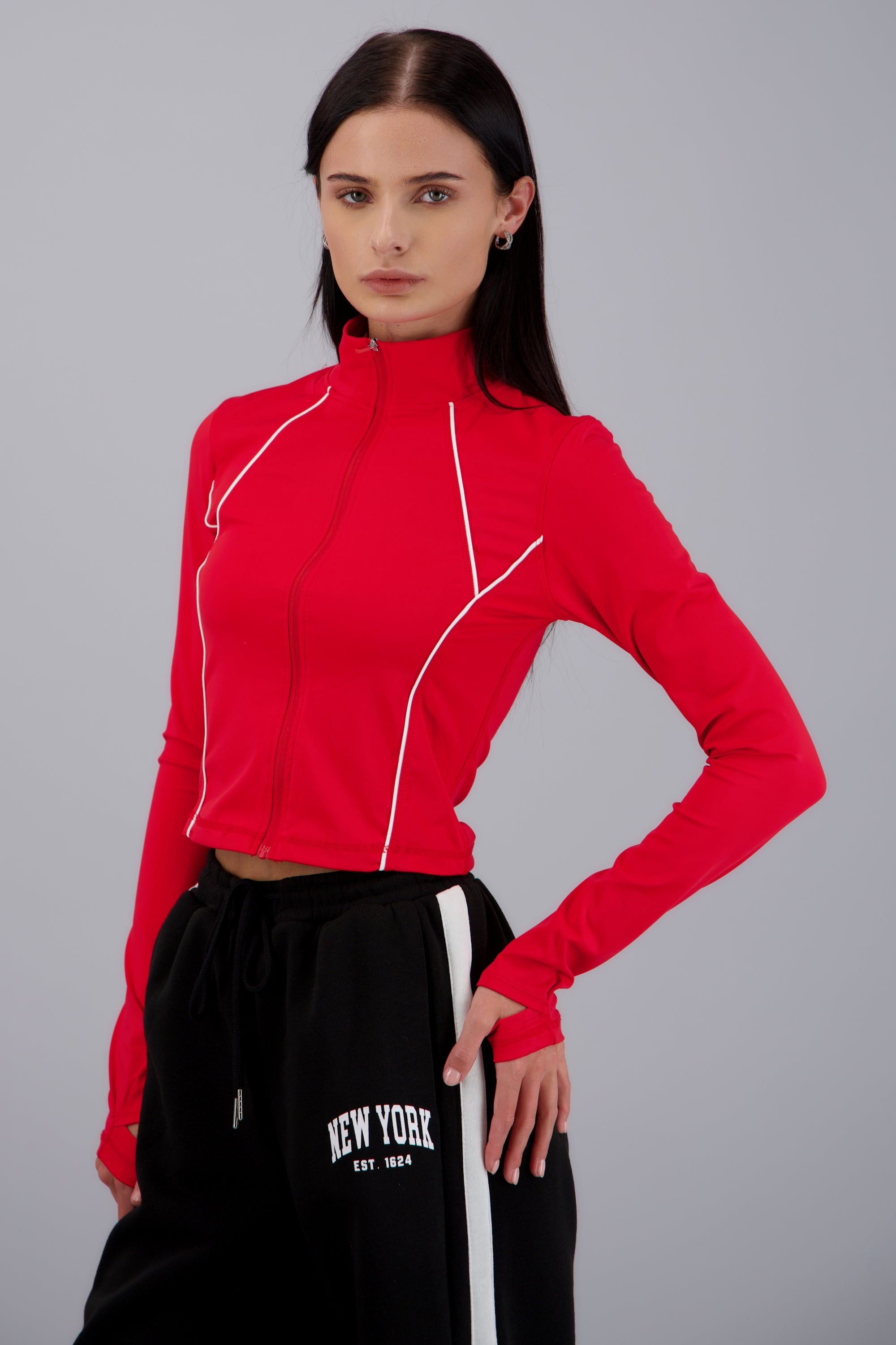 Chamarra active detalle contraste ROJO COMBO