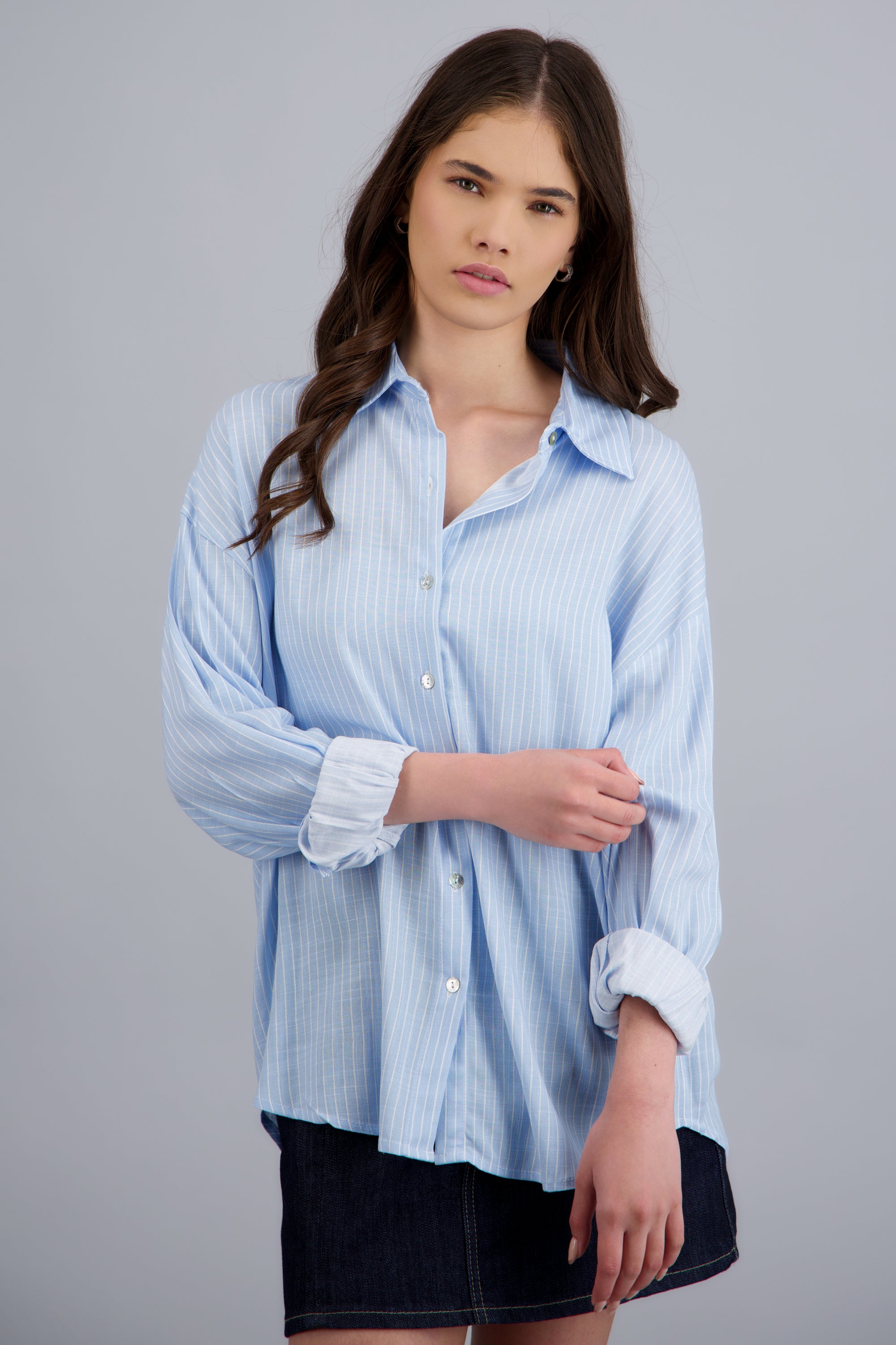 Camisa oversized manga doblada AZUL PASTEL