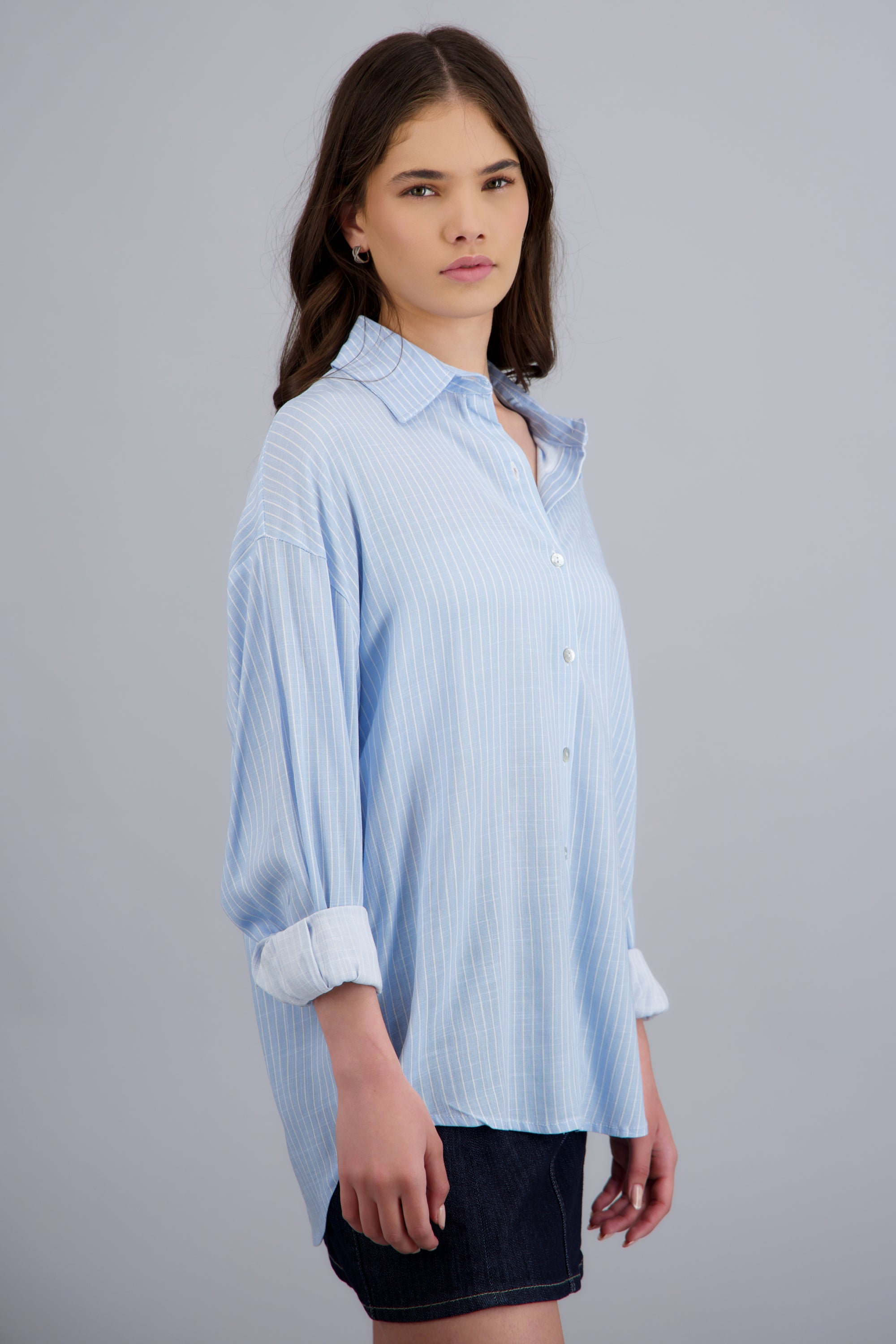 Camisa oversized manga doblada AZUL PASTEL