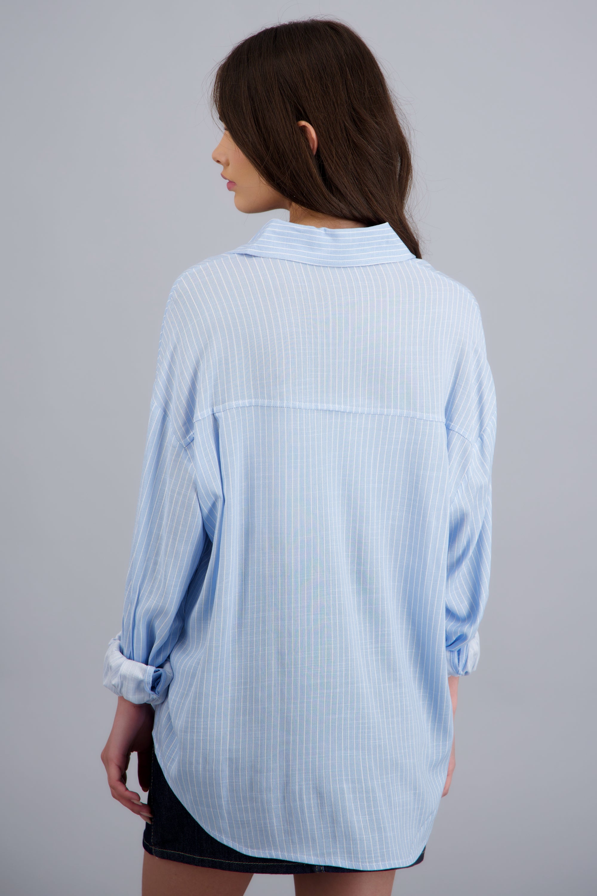Camisa oversized manga doblada AZUL PASTEL