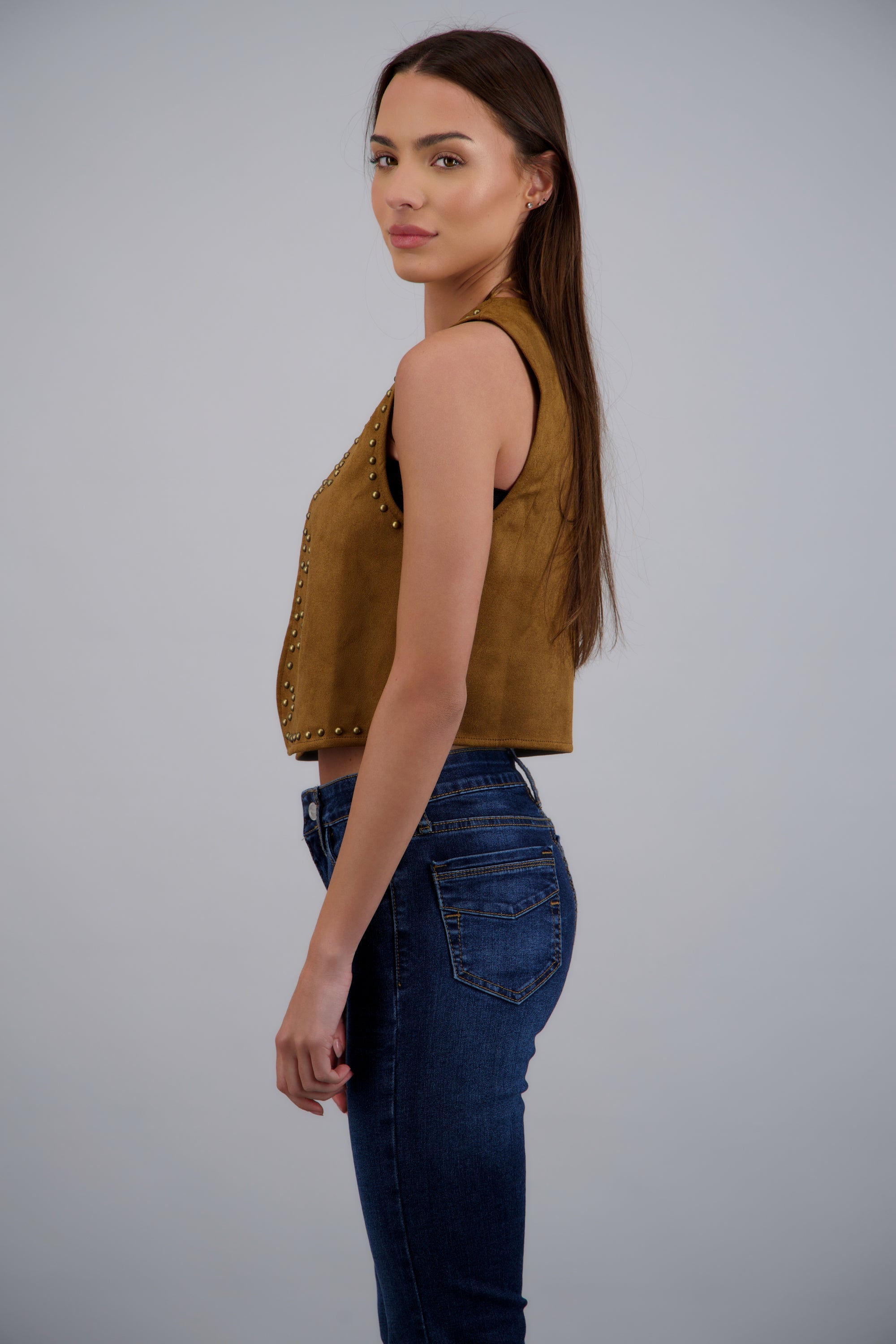 Chaleco suede con estoperoles CAMELLO
