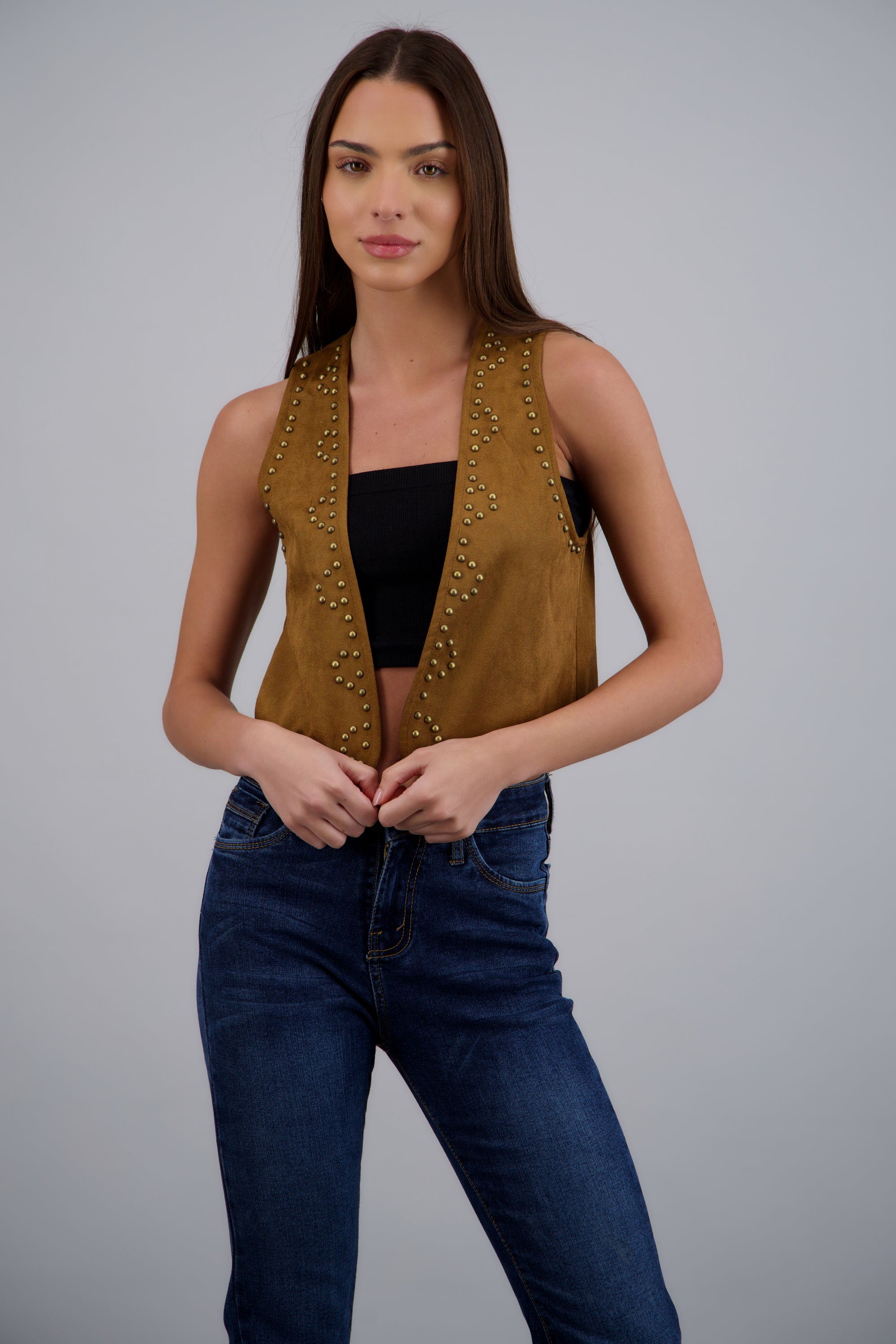 Chaleco suede con estoperoles CAMELLO
