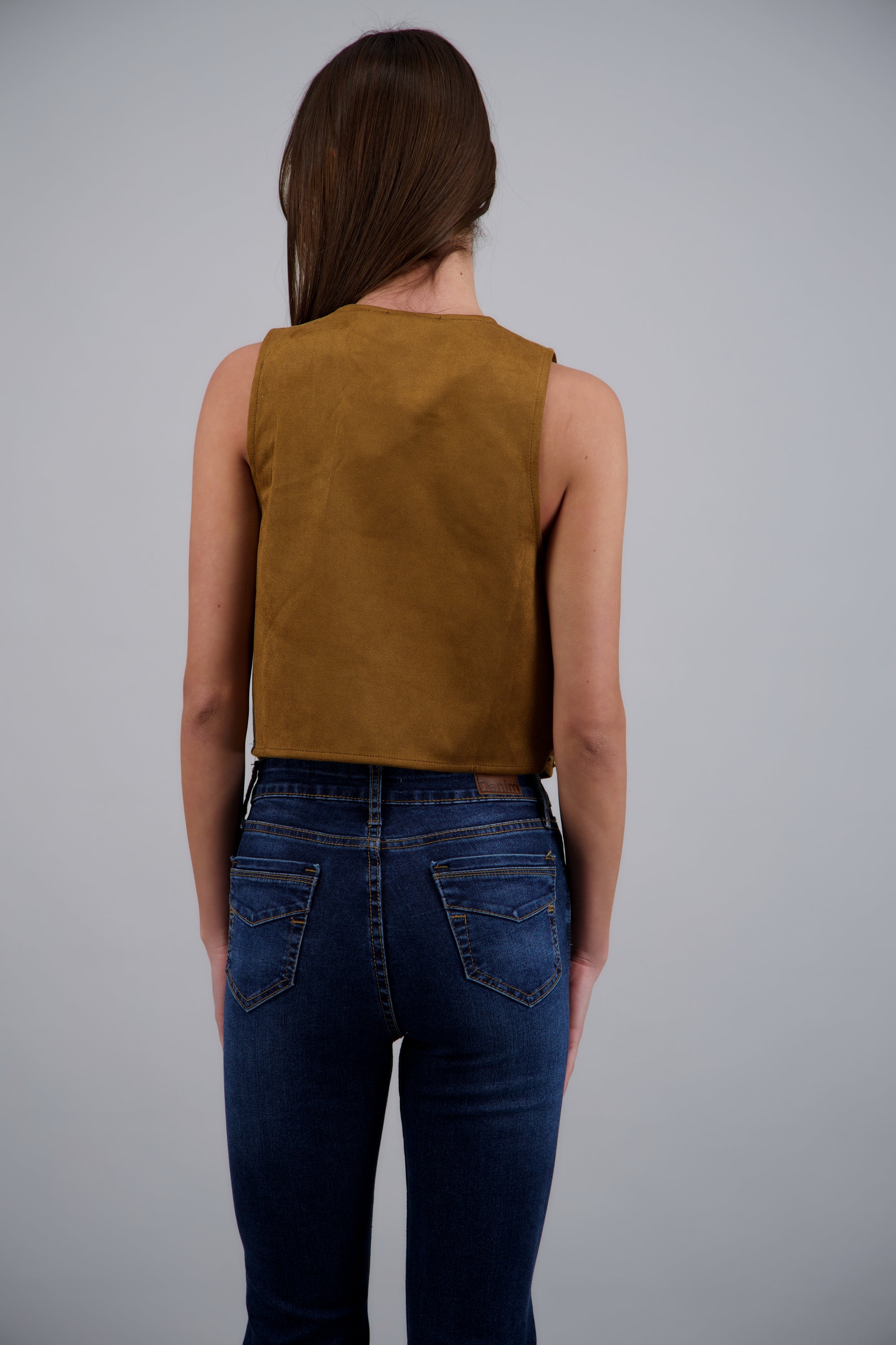Chaleco suede con estoperoles CAMELLO
