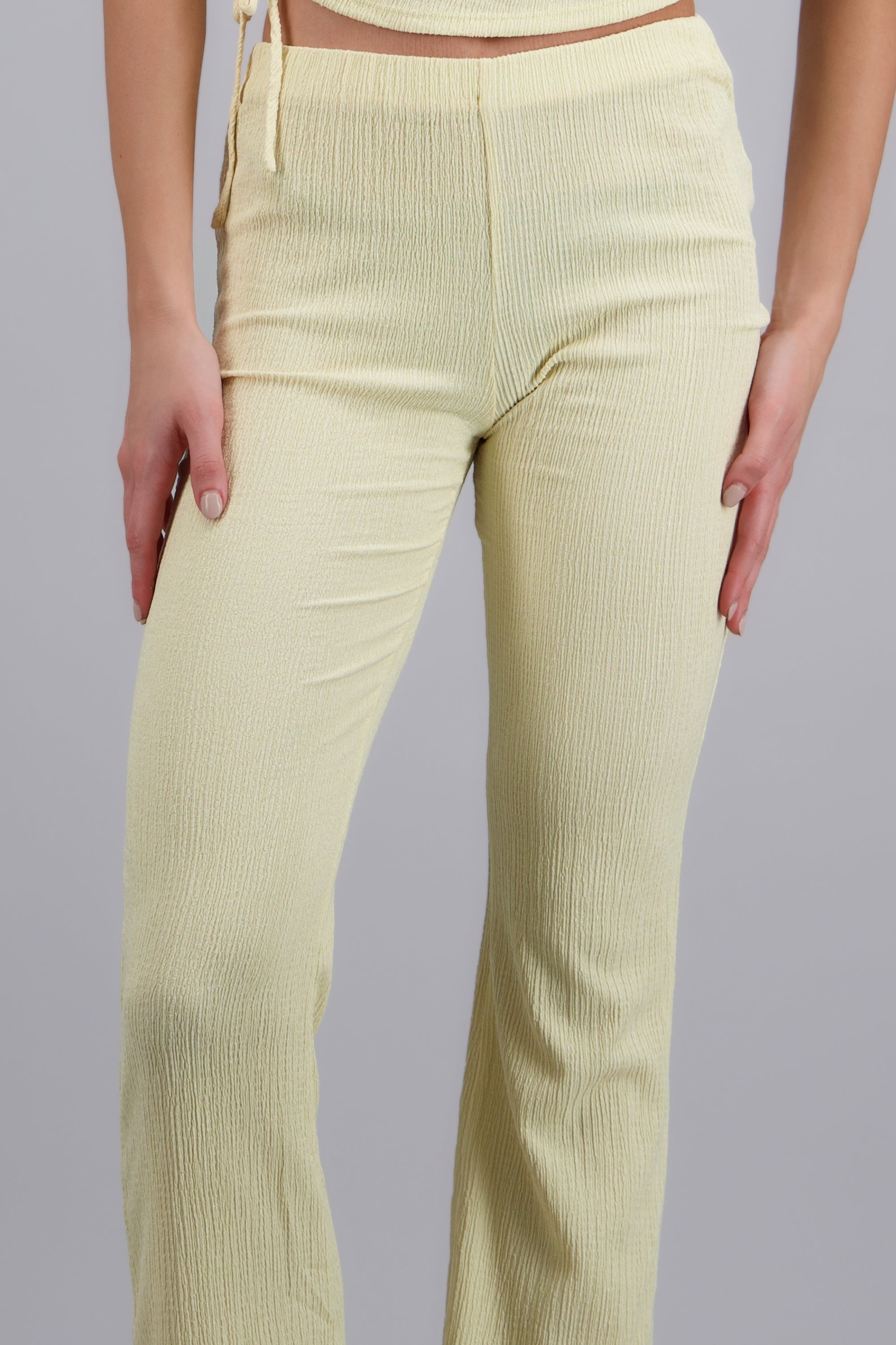 Pantalon amplio textura AMARILLO PASTEL