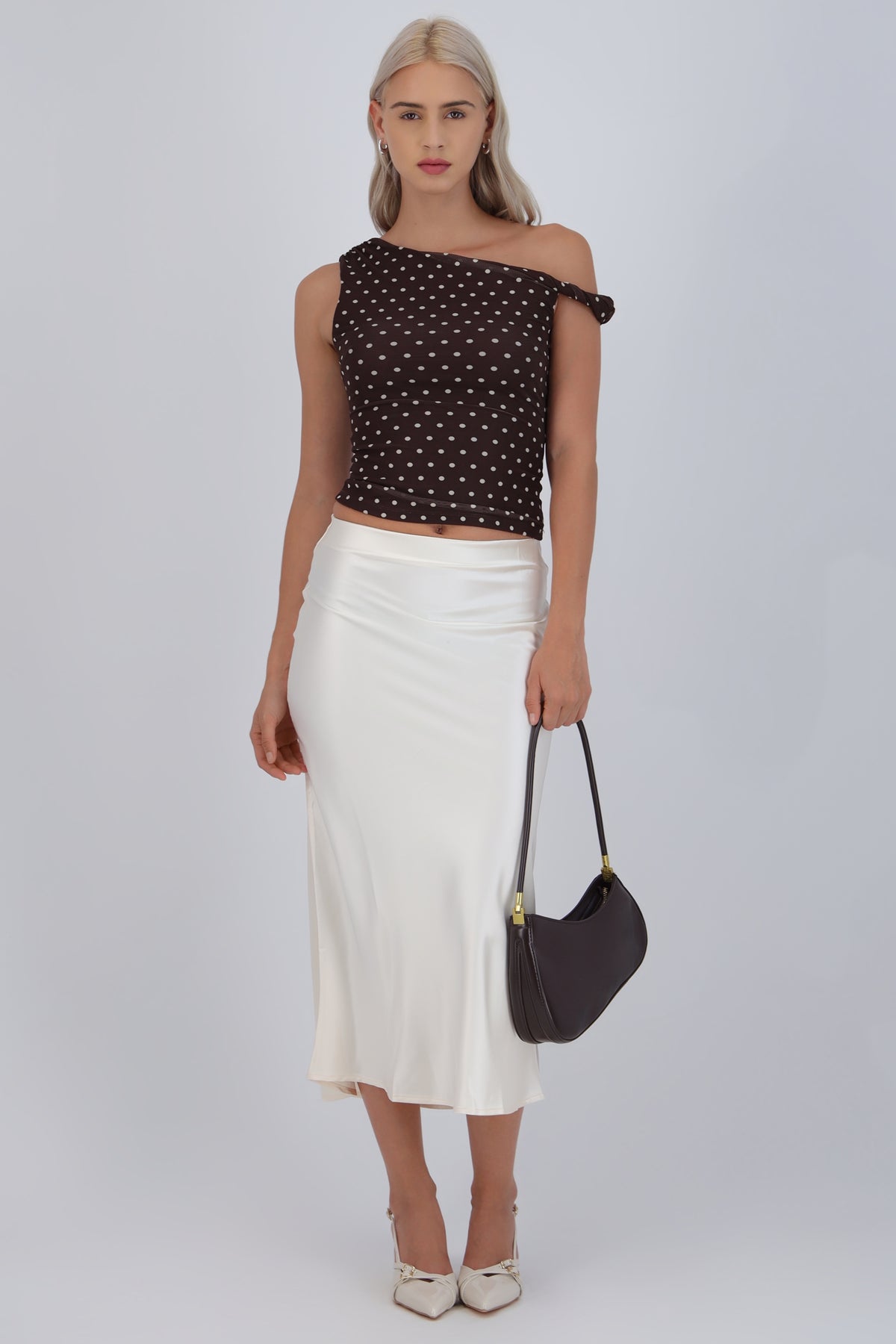 Falda satinada midi lisa BEIGE