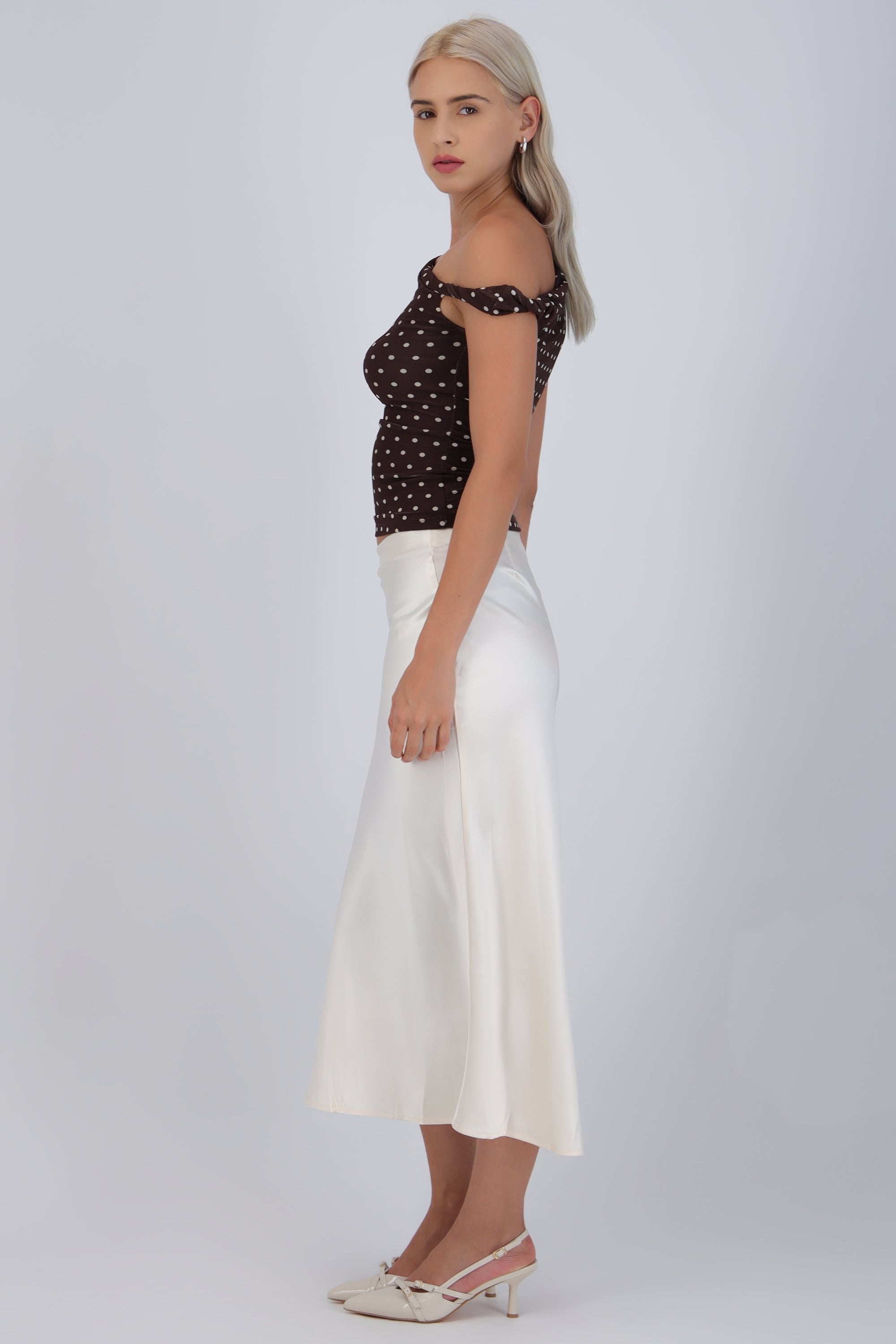 Falda satinada midi lisa