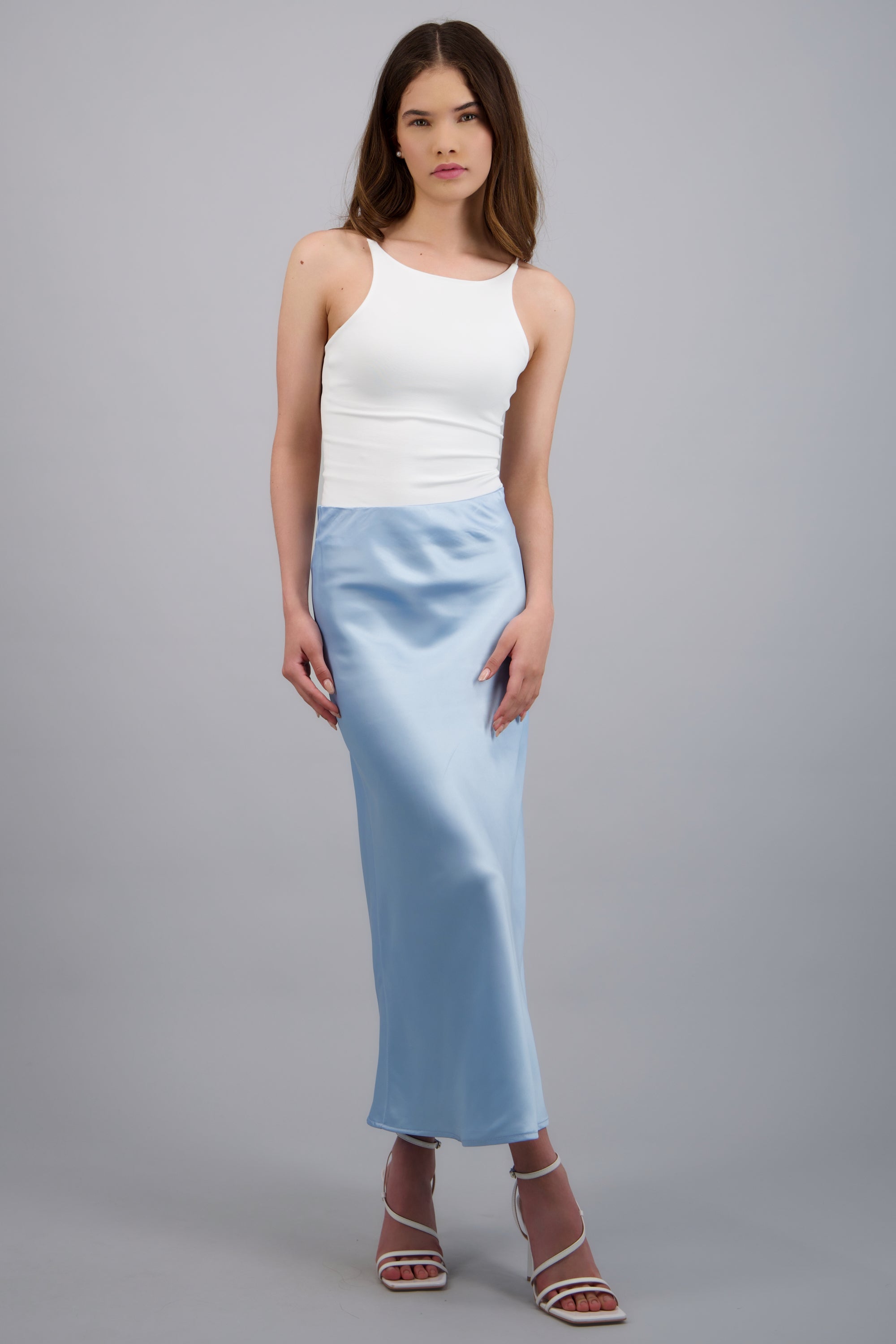 Falda satinada midi lisa AZUL CIELO