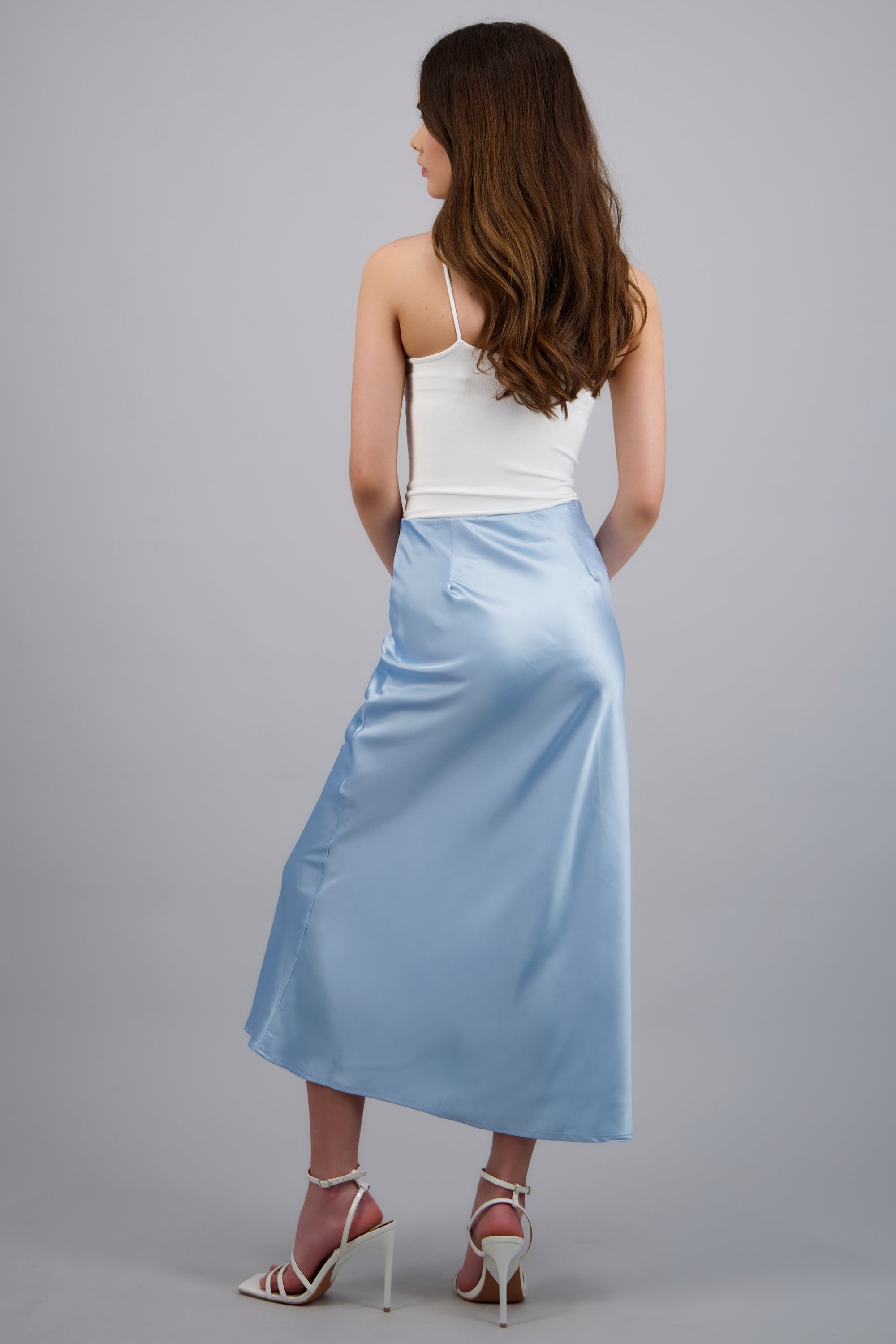 Falda satinada midi lisa AZUL CIELO