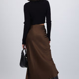 Falda satinada midi lisa