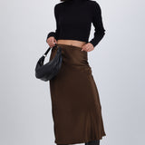 Falda satinada midi lisa