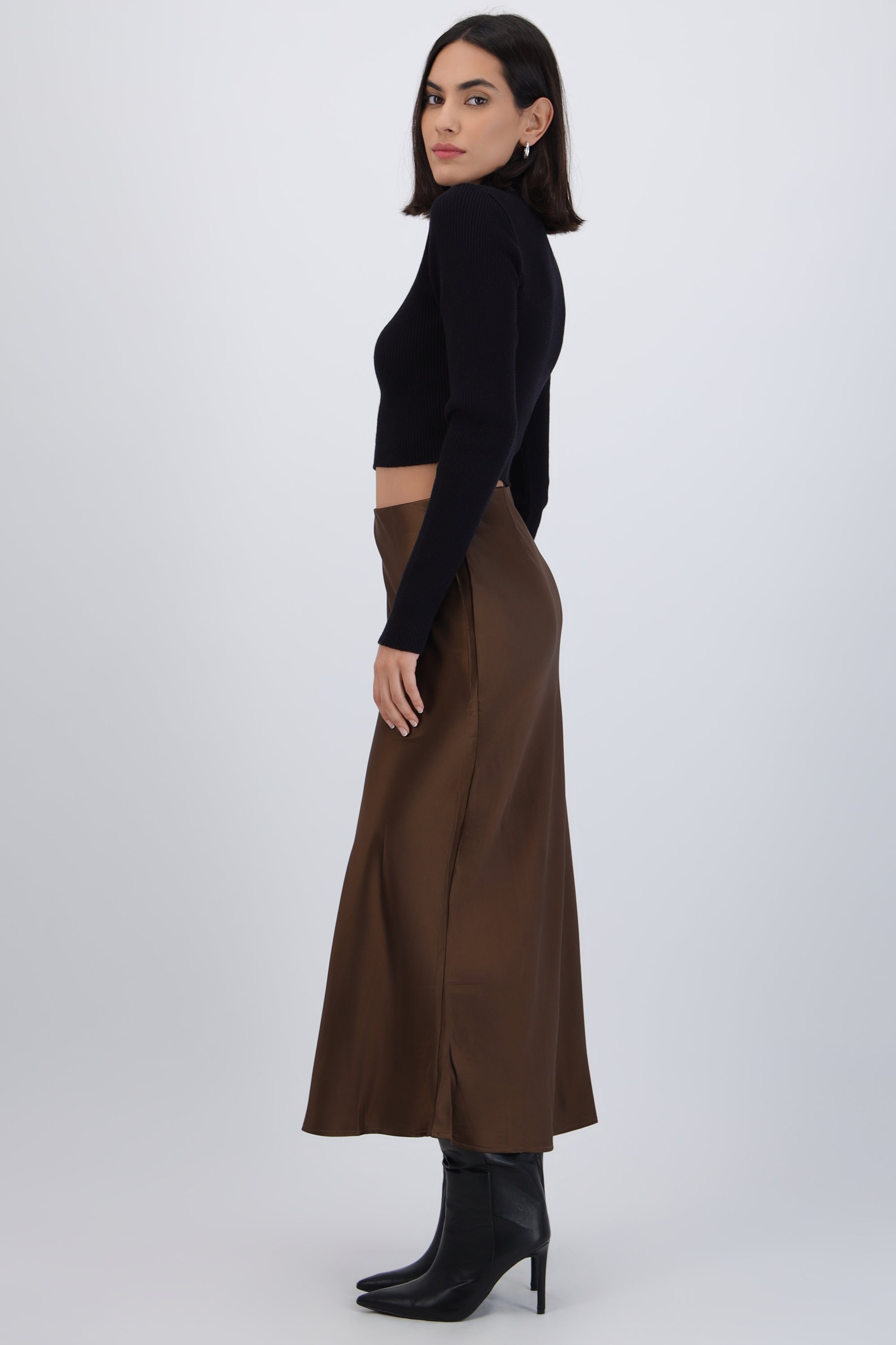 Falda satinada midi lisa