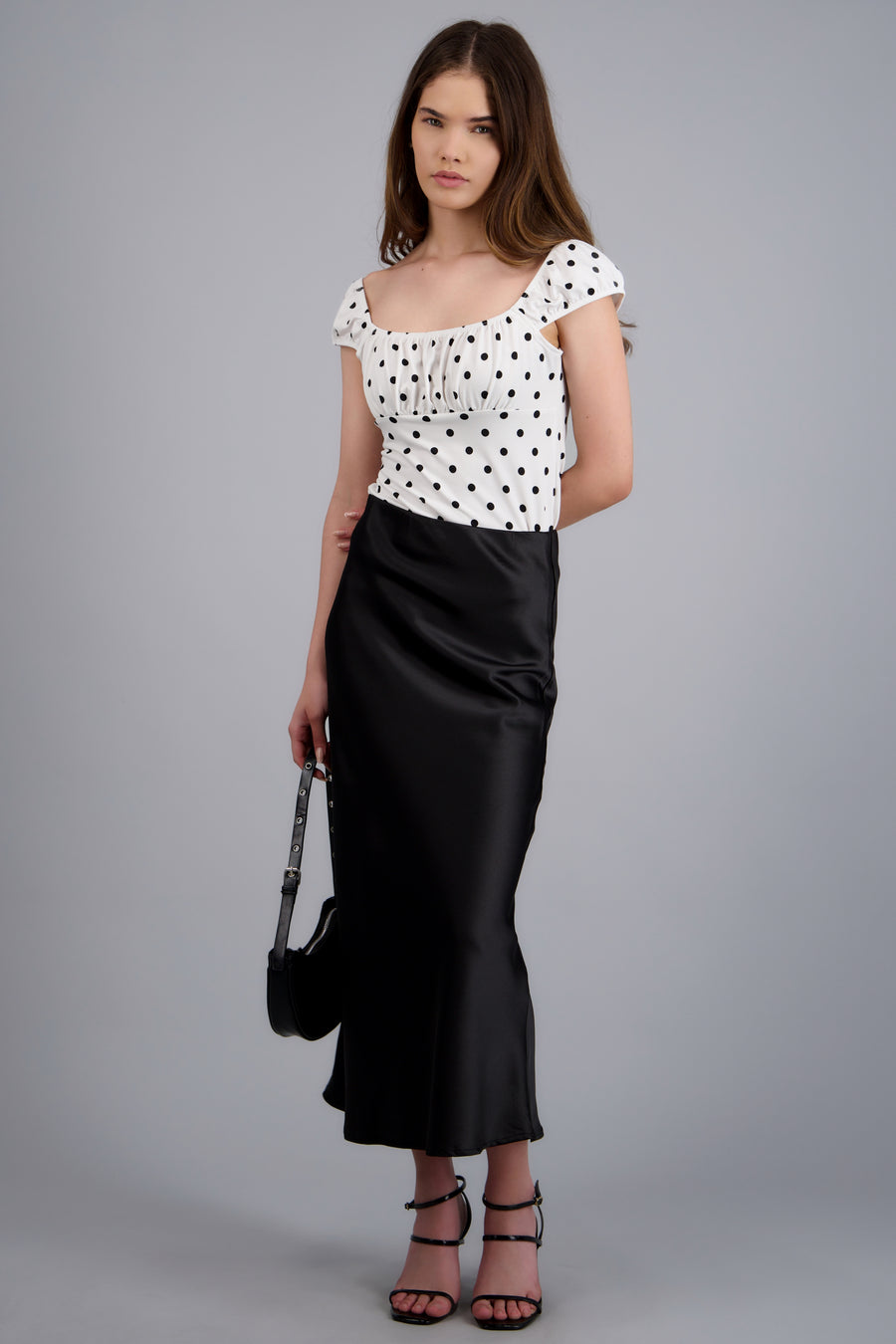 Falda satinada midi lisa
