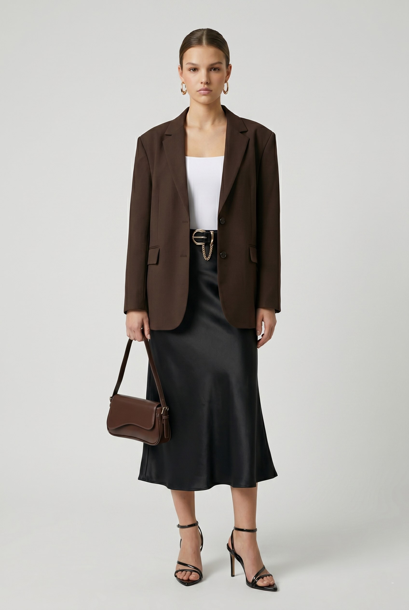 Falda satinada midi lisa NEGRO