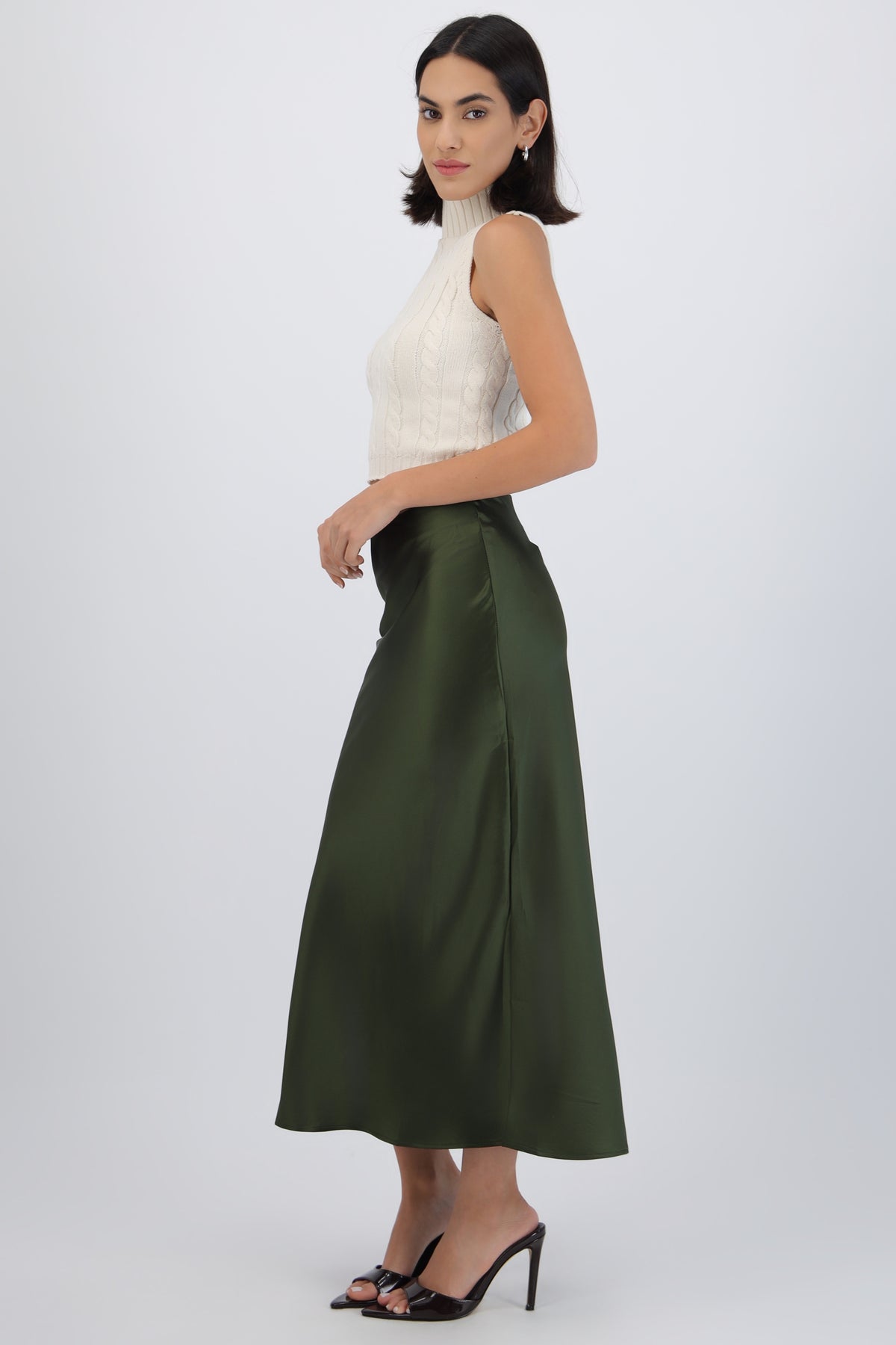Falda satinada midi lisa OLIVO