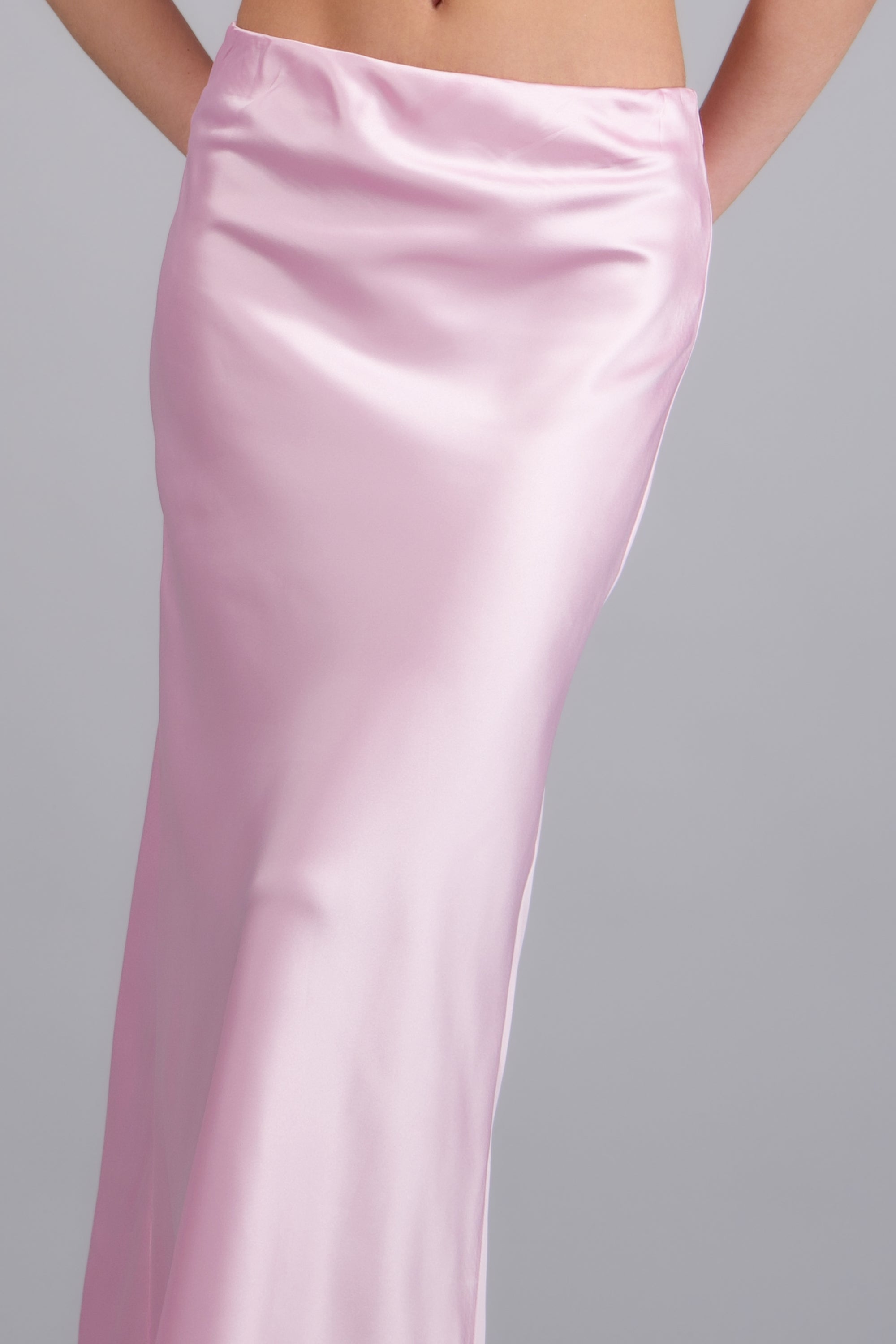 Falda satinada midi lisa ROSA BRILLANTE