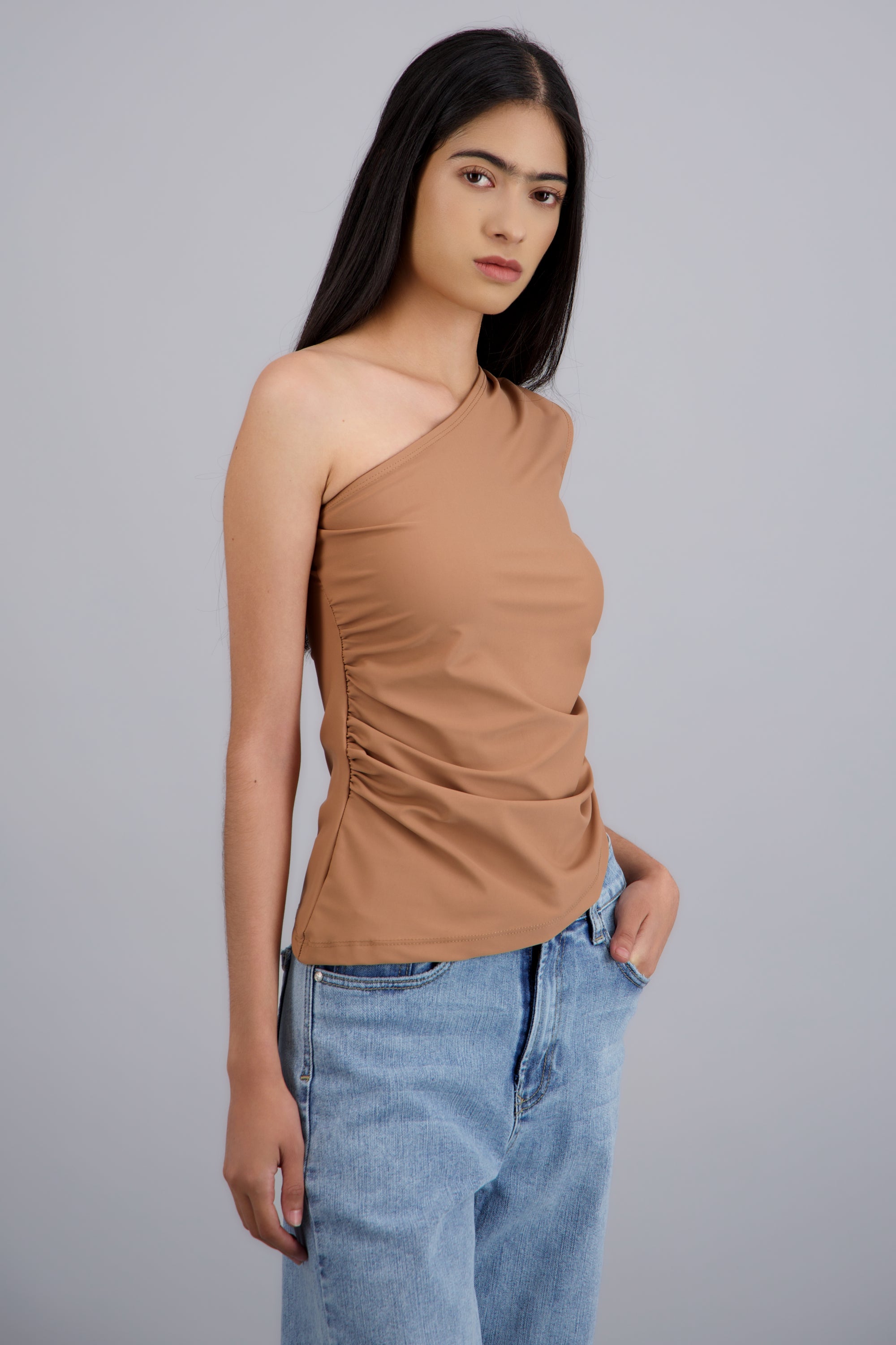 Top off shoulder detalle drapeado CAFE