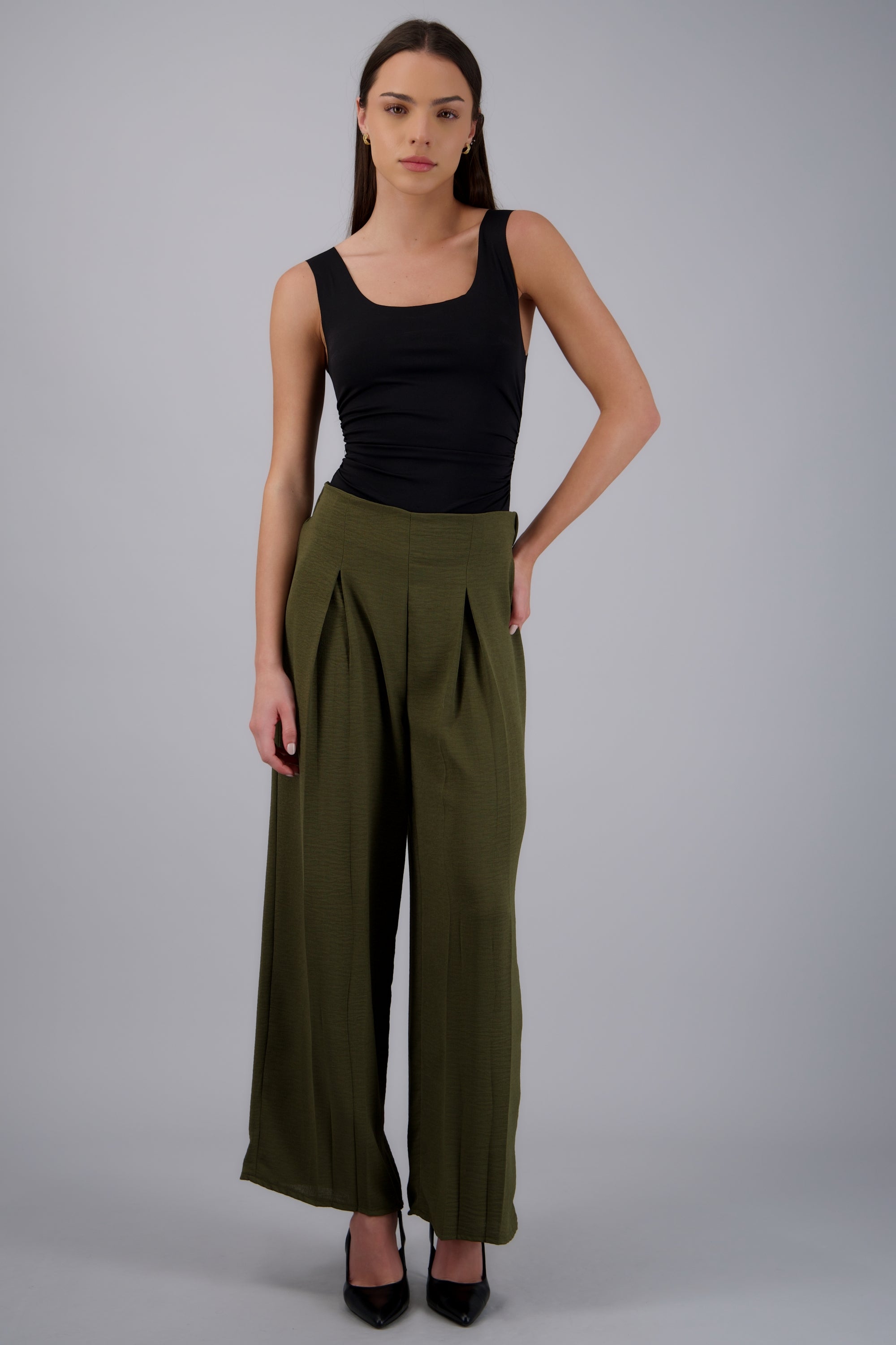 Pantalon wide leg detalle pinzas OLIVO