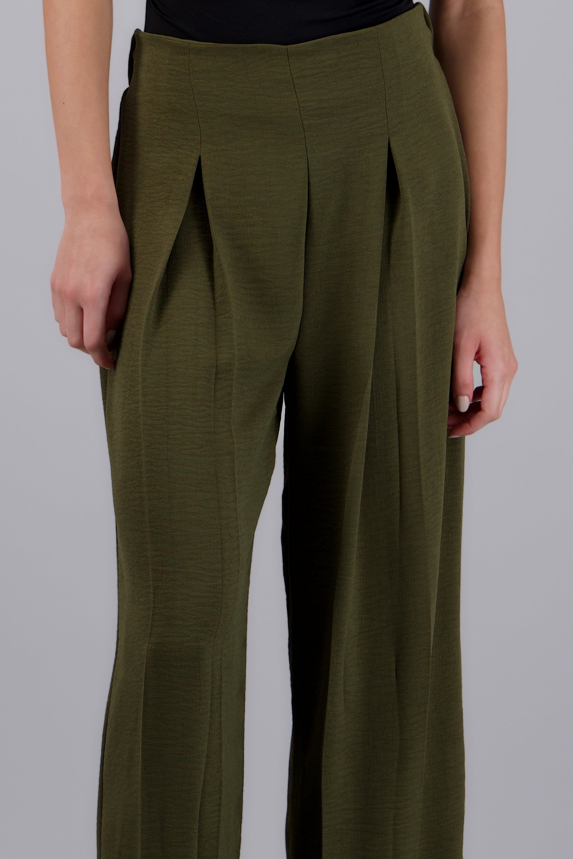 Pantalon wide leg detalle pinzas OLIVO