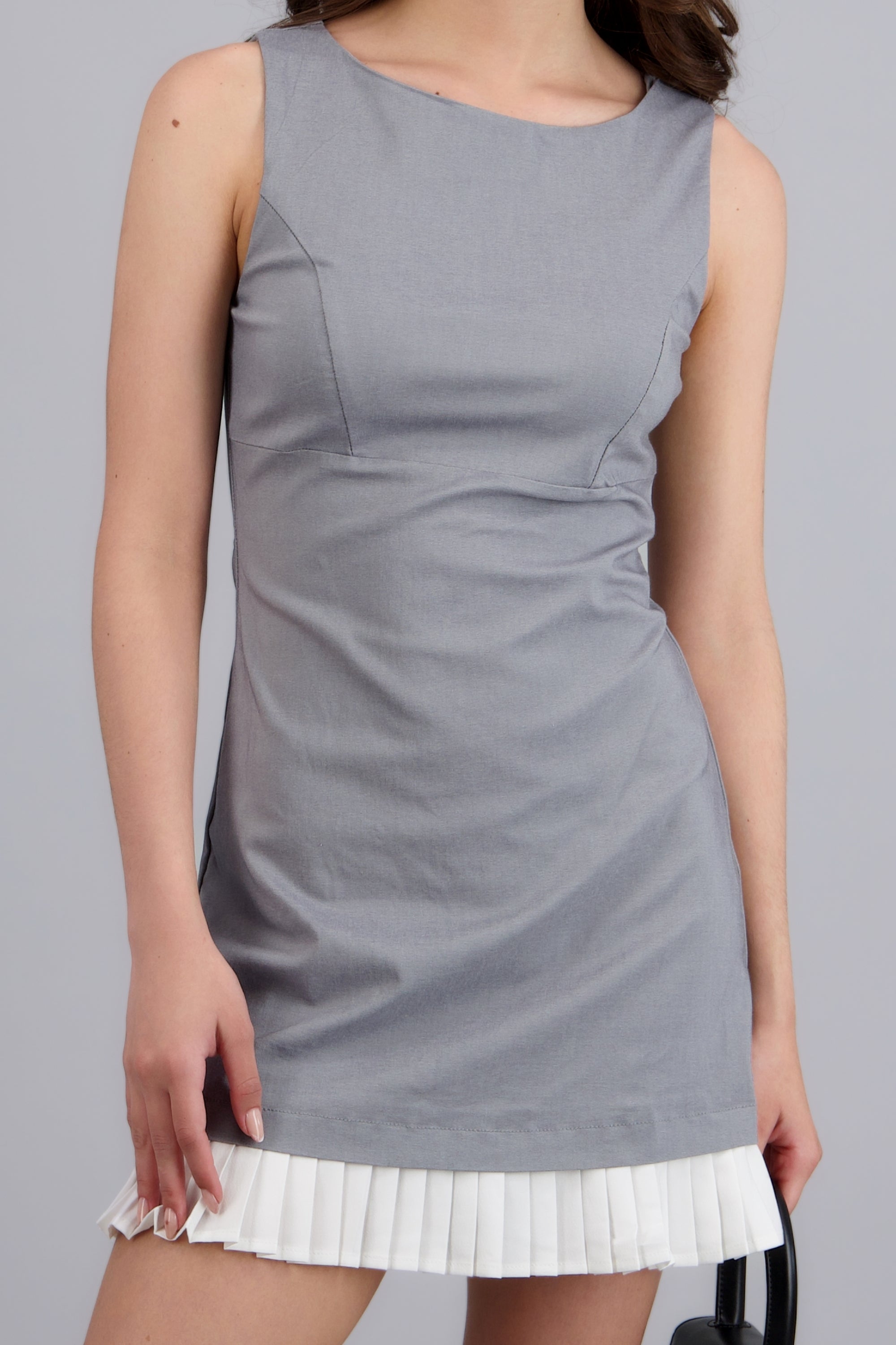 vestido corto sin mangas detalle plisado GRIS COMBO