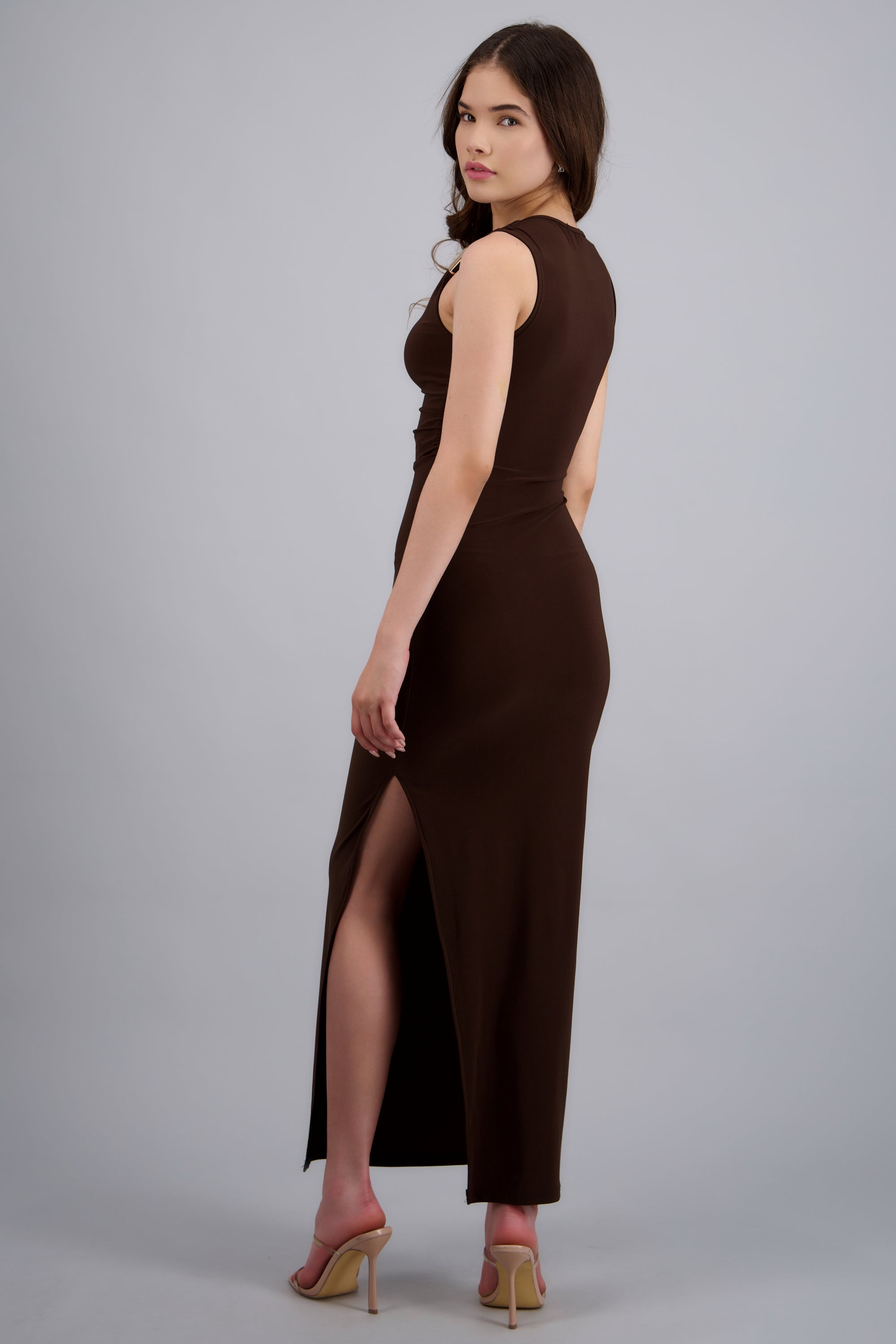 Vestido maxi detalle herraje hombro CHOCOLATE