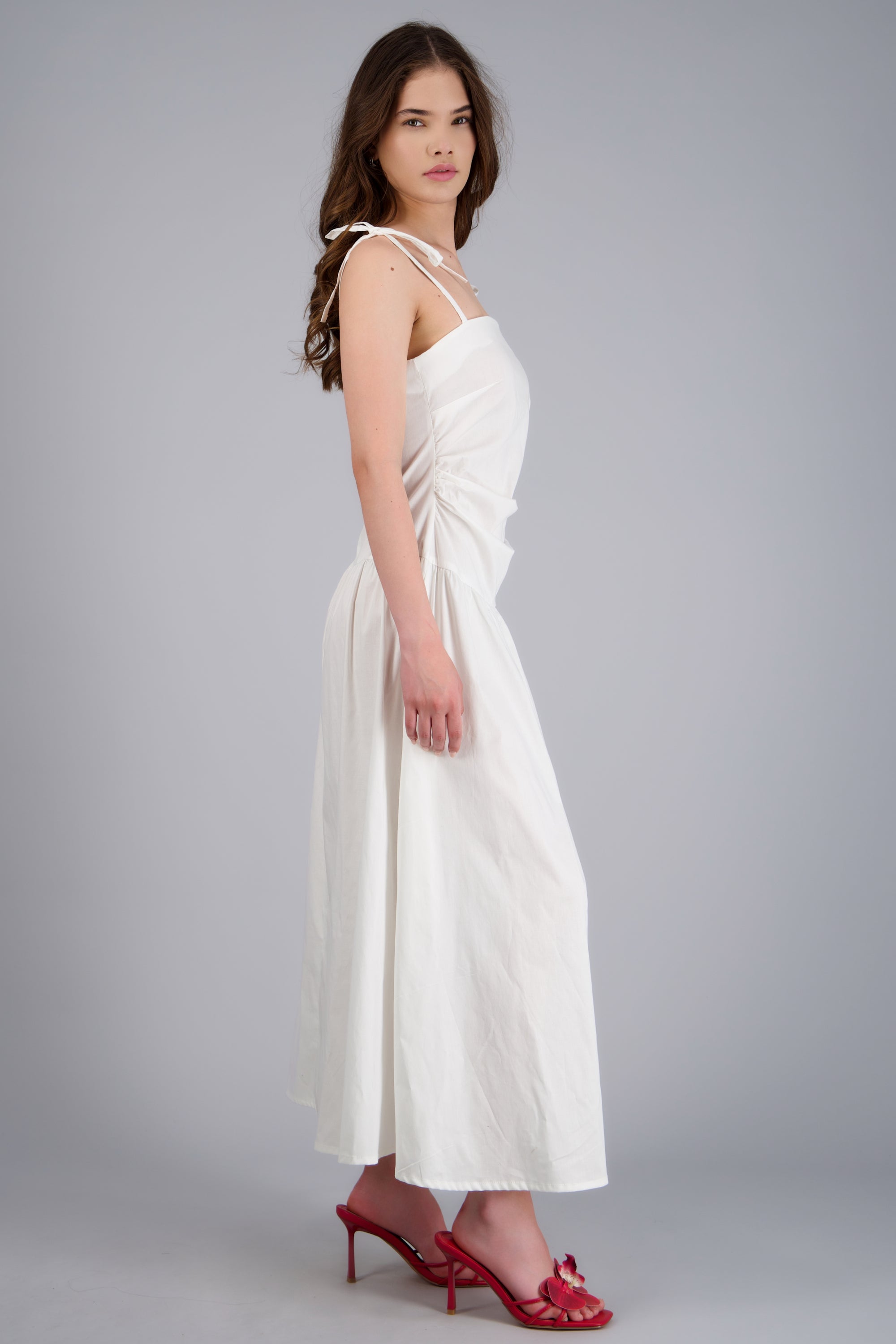 Vestido ligero efecto drapeado HUESO
