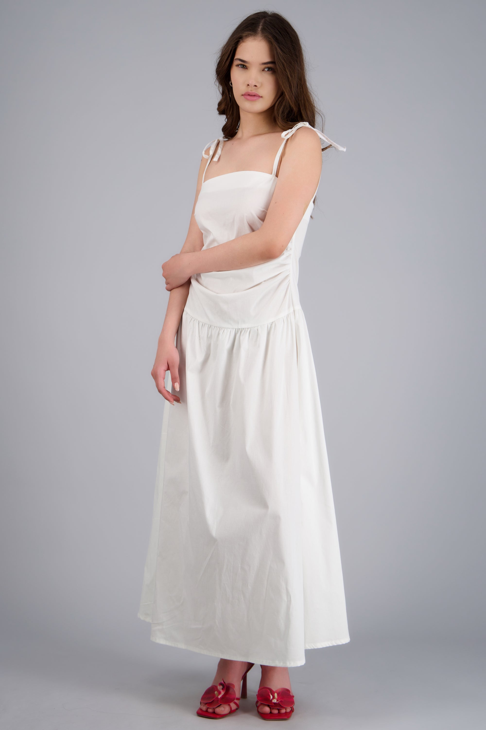 Vestido ligero efecto drapeado HUESO