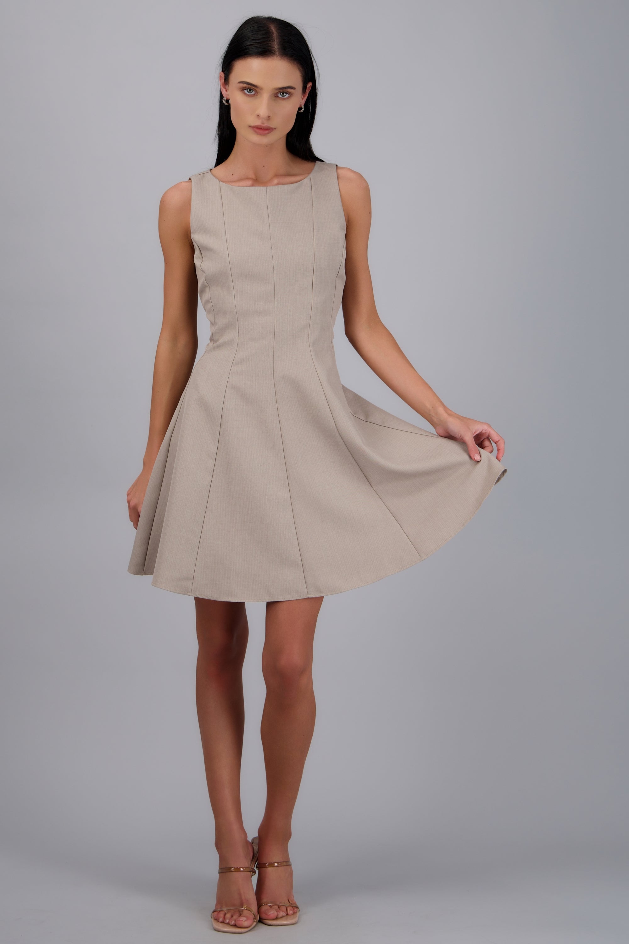 Vestido mini sin mangas con cortes GREIGE