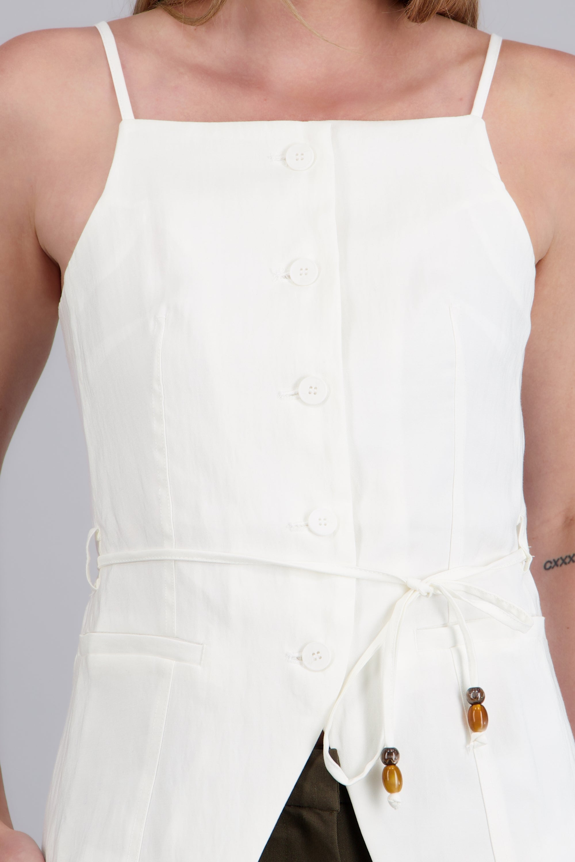 Top lino sin mangas detalle cinturon BLANCO