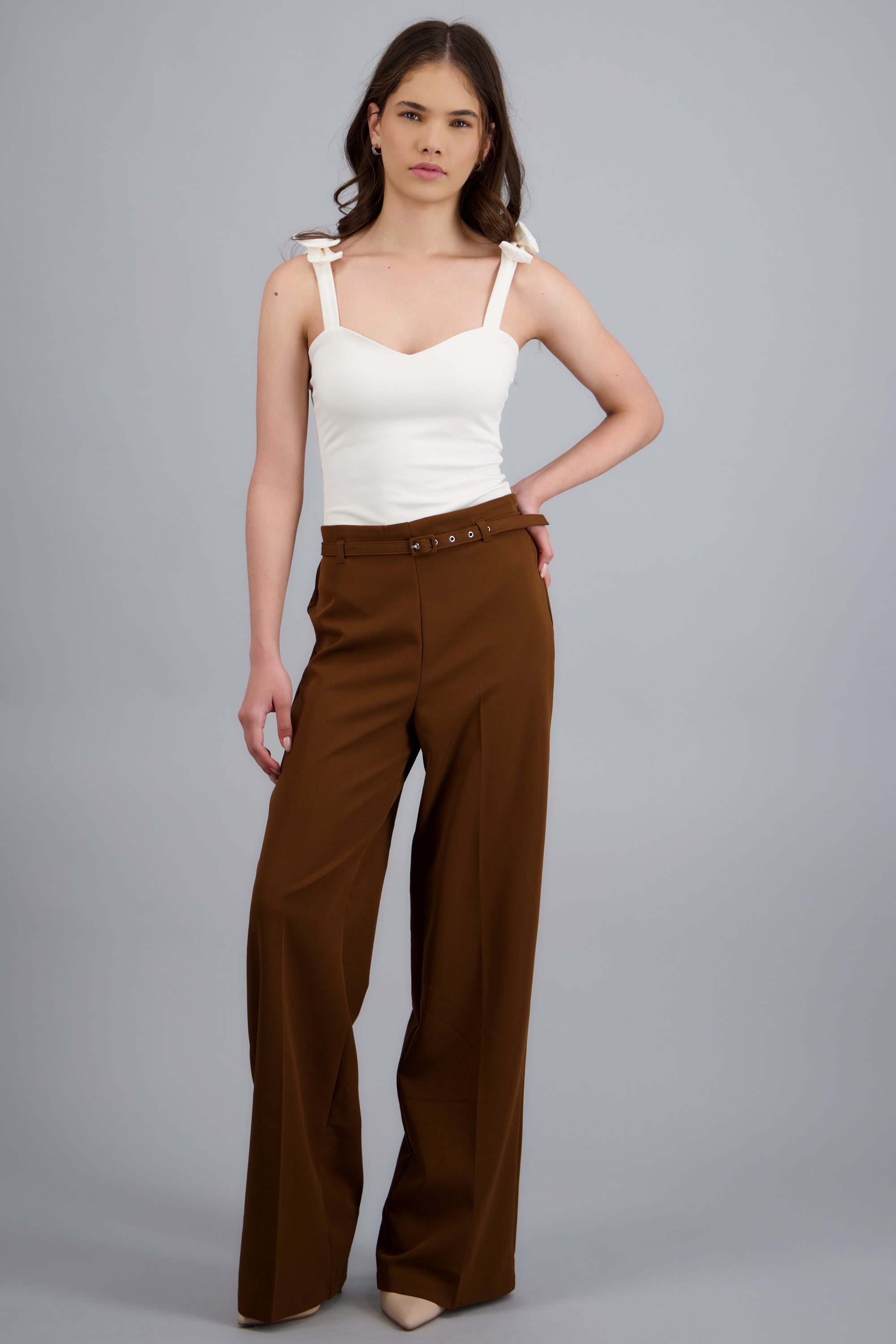 Pantalon sastreado detalle cinturon CHOCOLATE